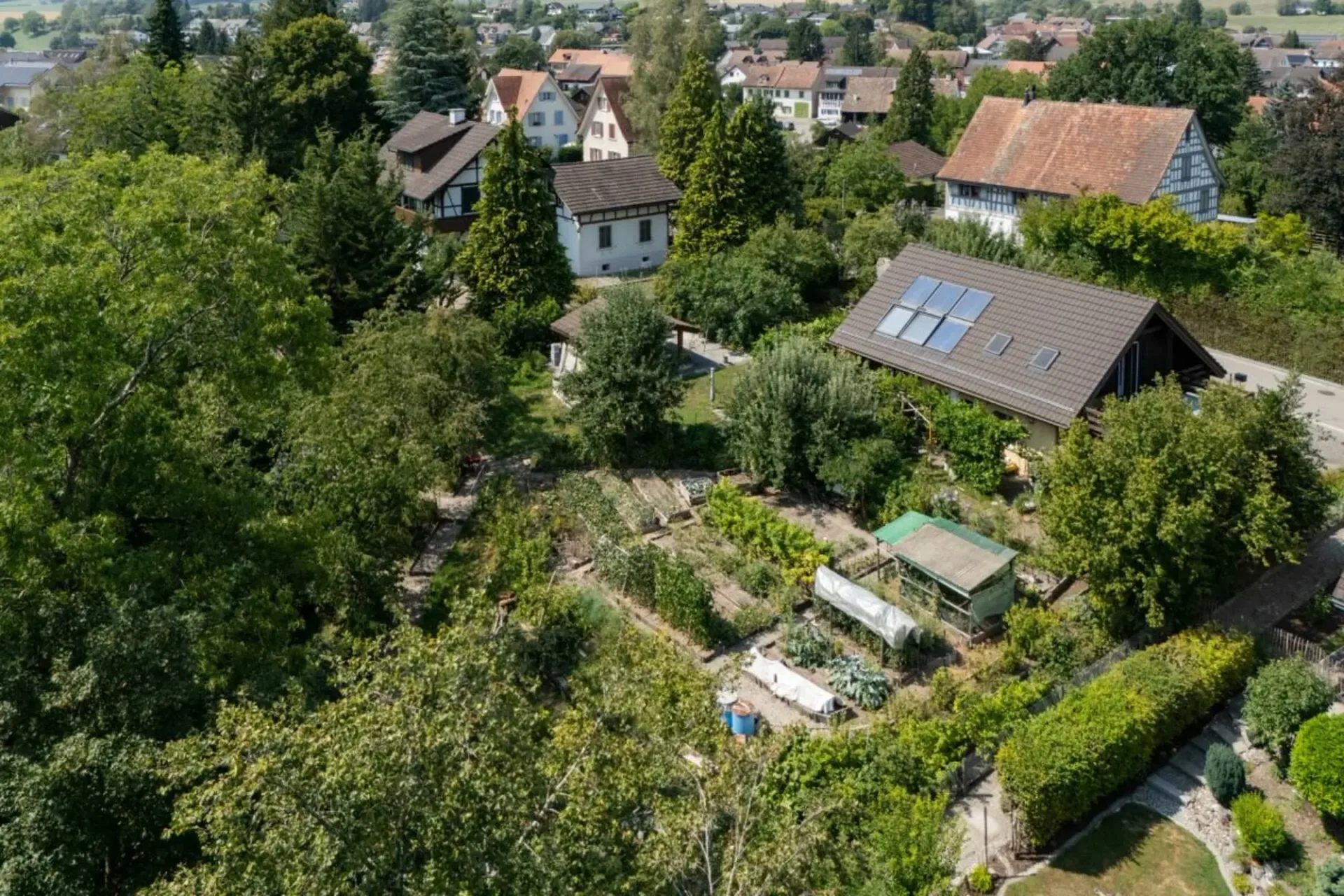 Idyllic estate with lots of land and privacy