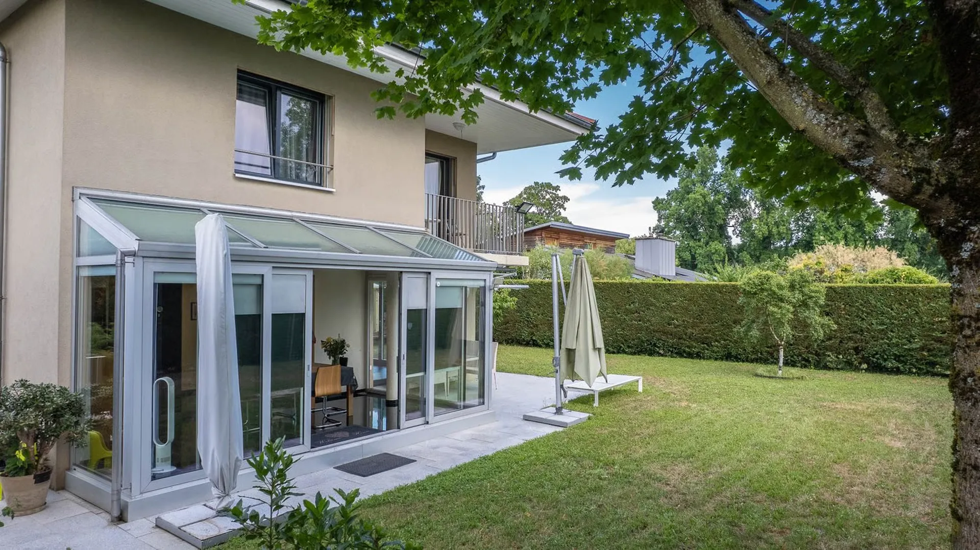 Einzelhaus hell und ruhig in Allaman – 6,5 Zimmer mit Garten