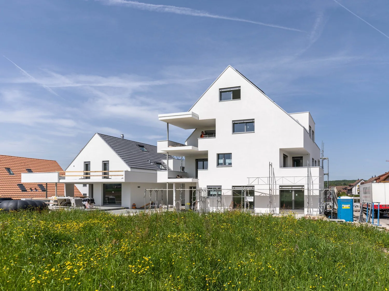 Modernes Wohnen am Dorfrand von Höri