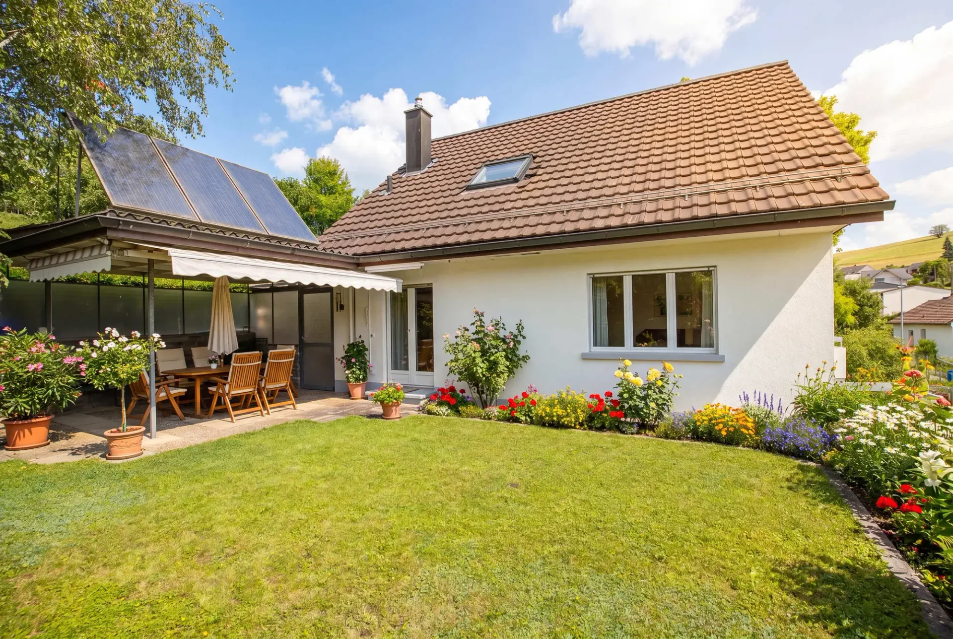 HANGLAGE UND VIEL POTENZIAL - FREISTEHENDES 6.5 ZIMMER EINFAMILIENHAUS