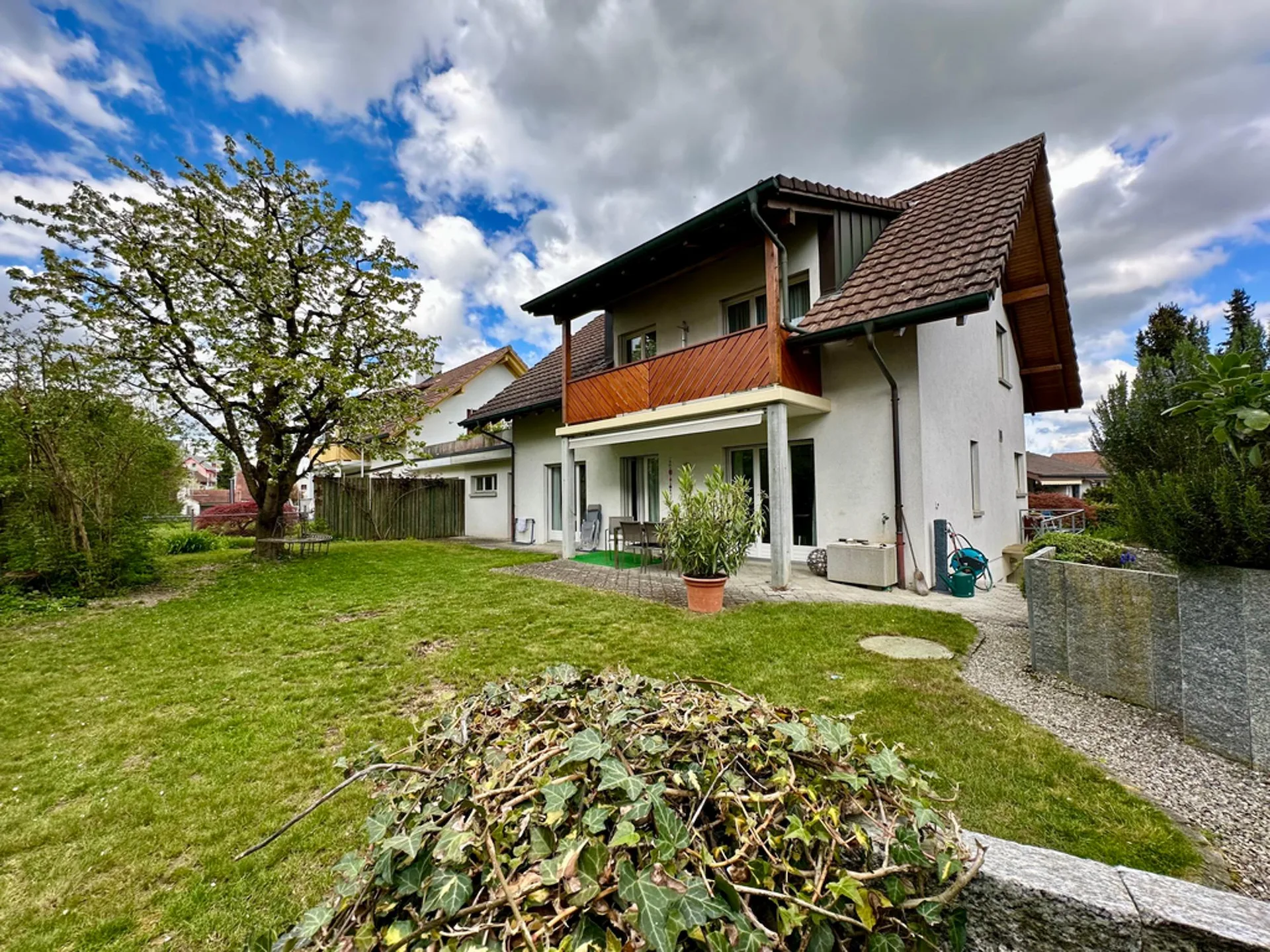 Gepflegtes Einfamilienhaus mit Gartenparadies, ideal für Familien