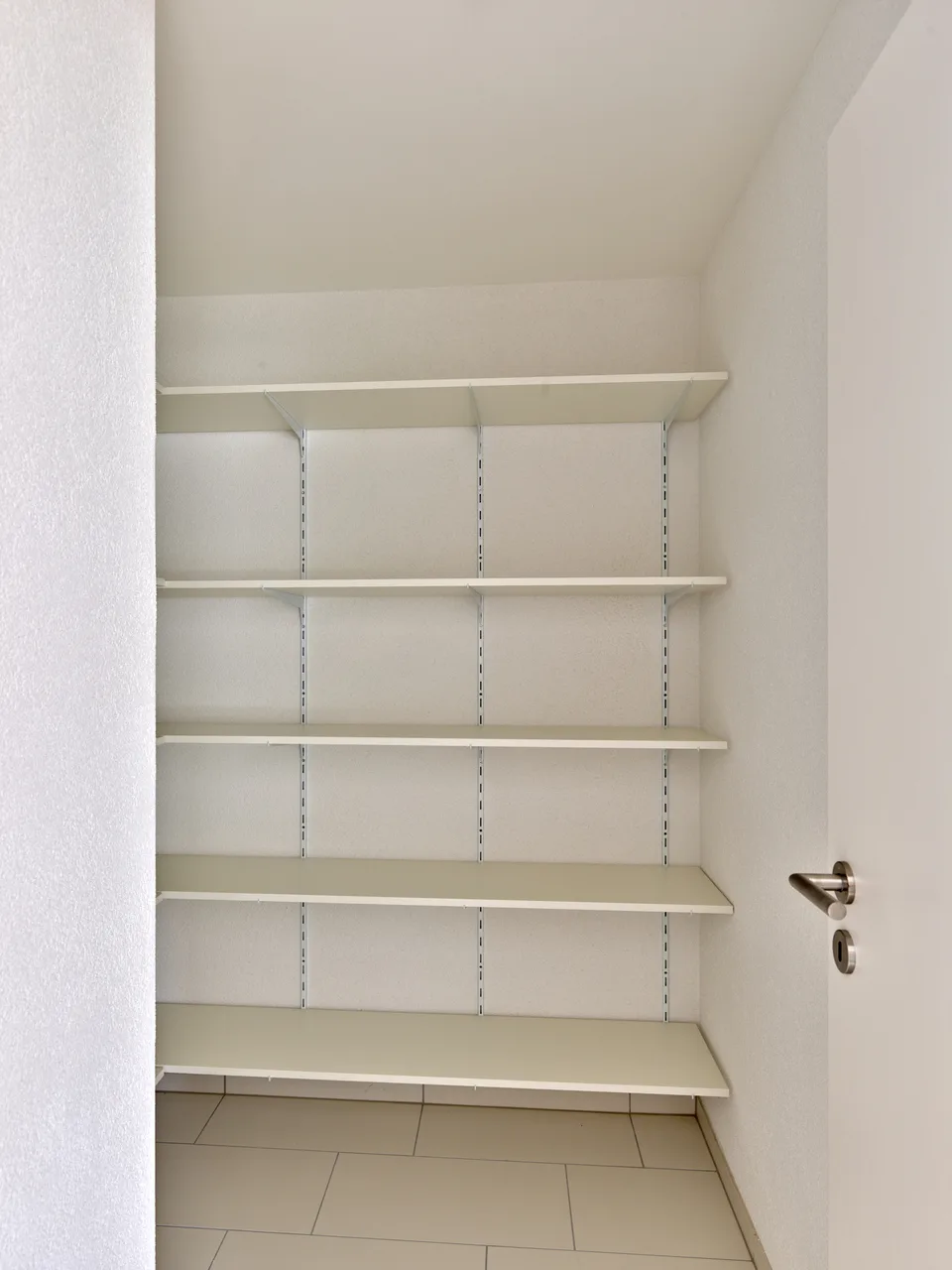 Schönes neues 4,5-Zimmer-Apartment in einer grünen Umgebung