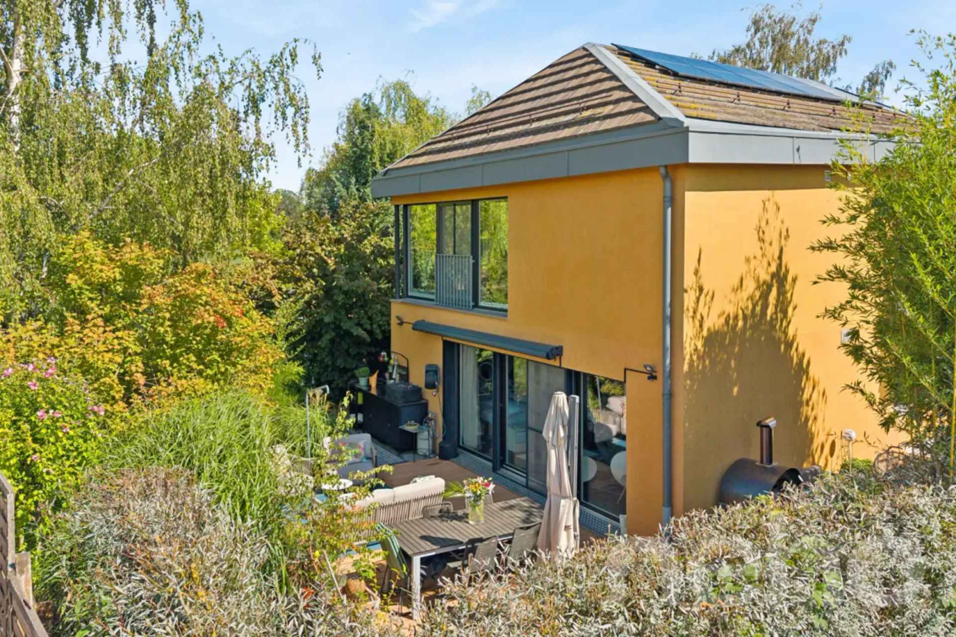 Contemporänes Landhaus mit eigenem Studio vor den Toren von Lausanne