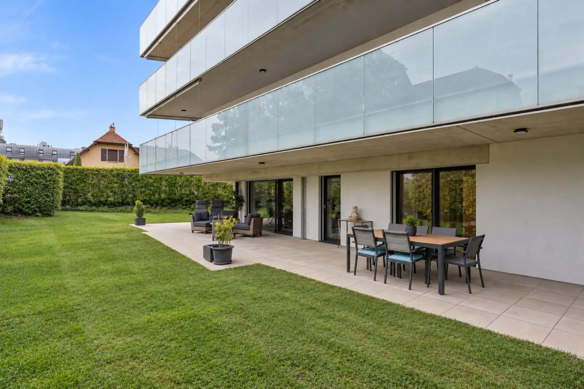 PRÄCHTIGES APPARTEMENT MIT GROßEM GARTEN UND GROßER TERRASSE