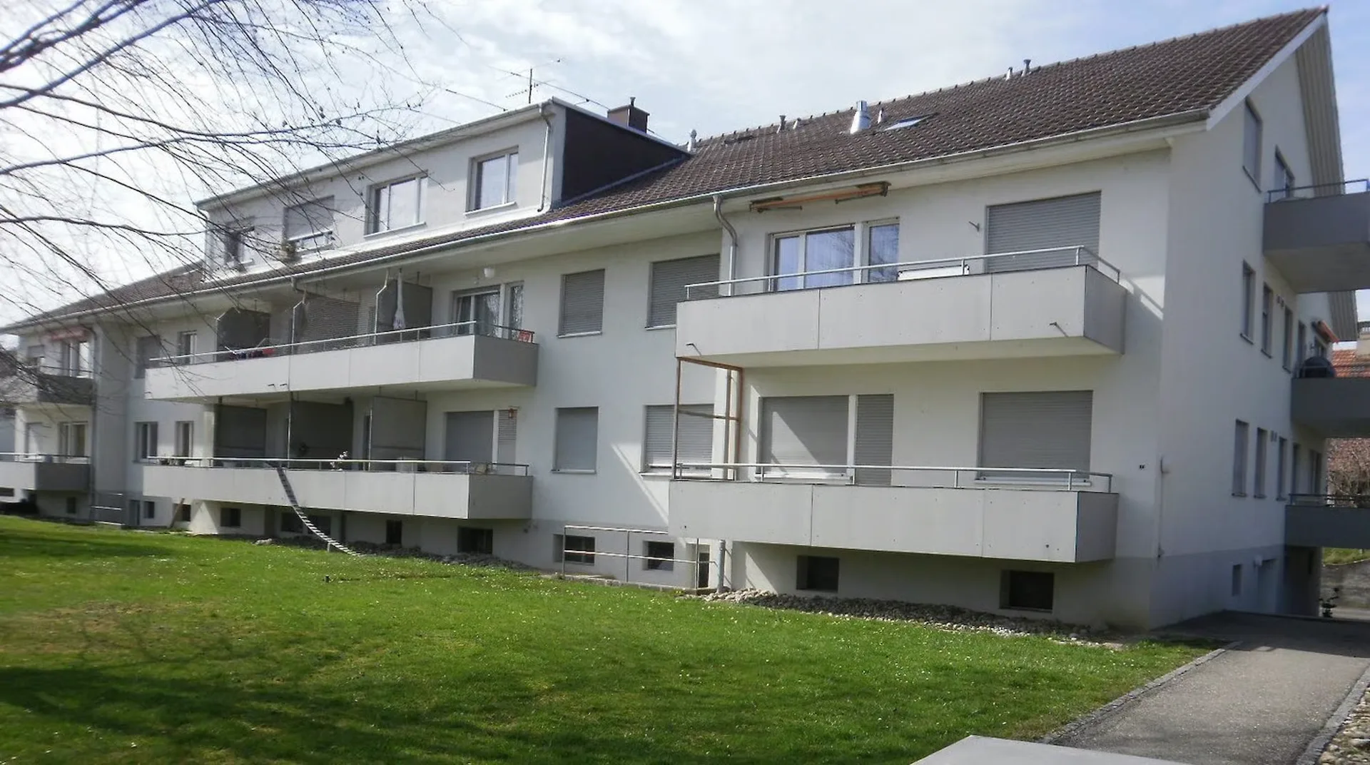 Schöne, helle 4 Zimmer Wohnung mit Balkon