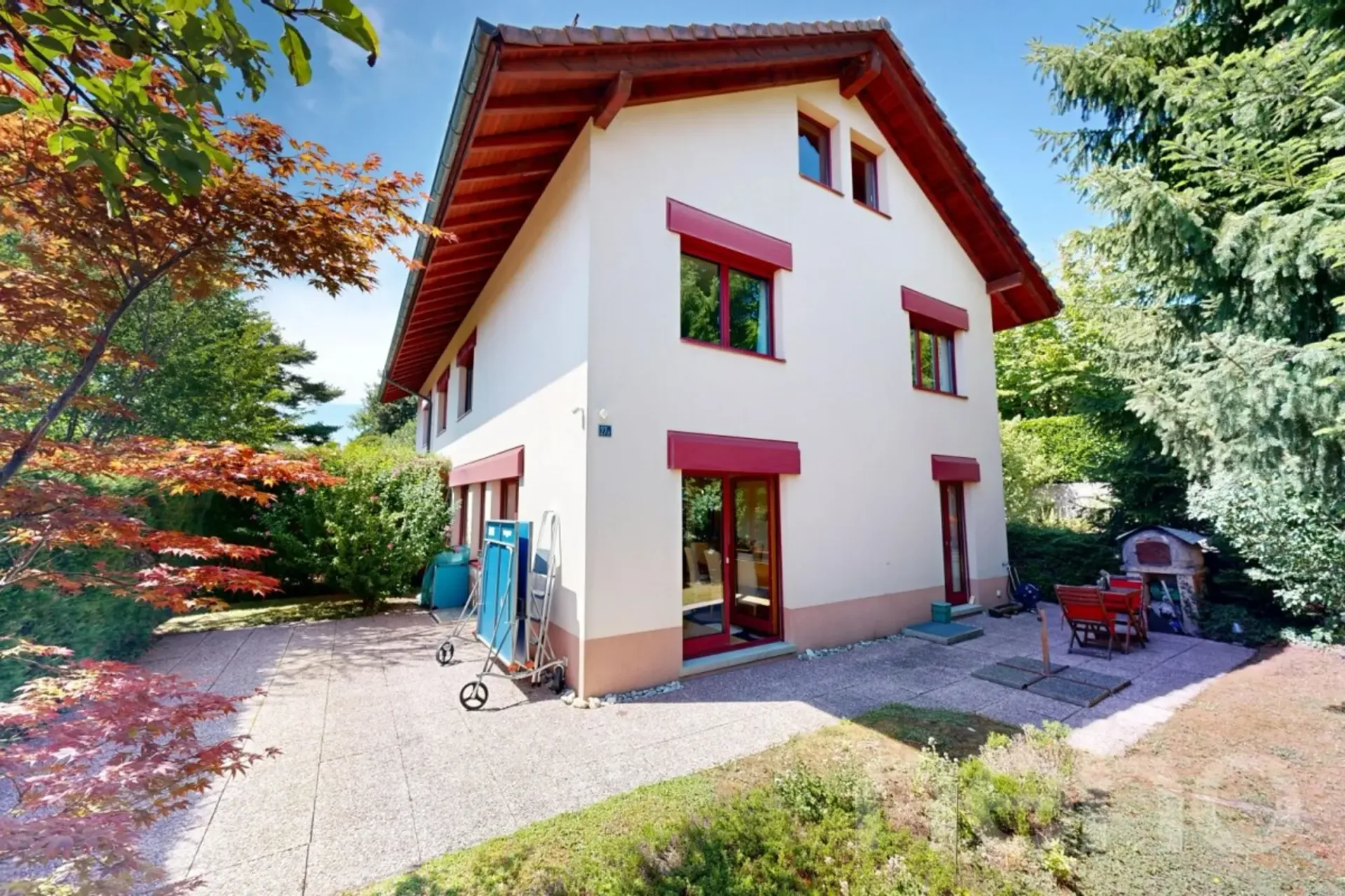 A charming family home with a garden in the heart of Épalinges