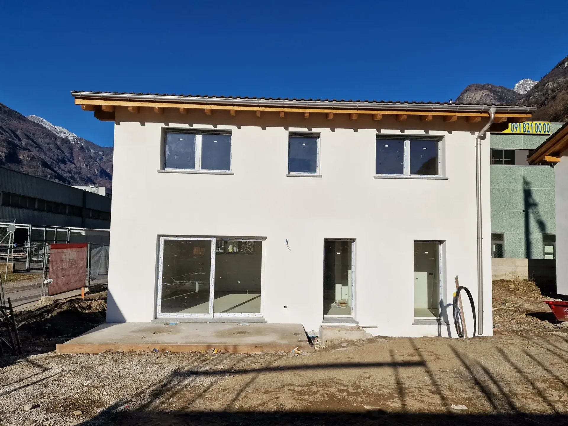 Unabhängige Villa in naher Bauausführung in Cadenazzo in neuem Wohnkomplex
