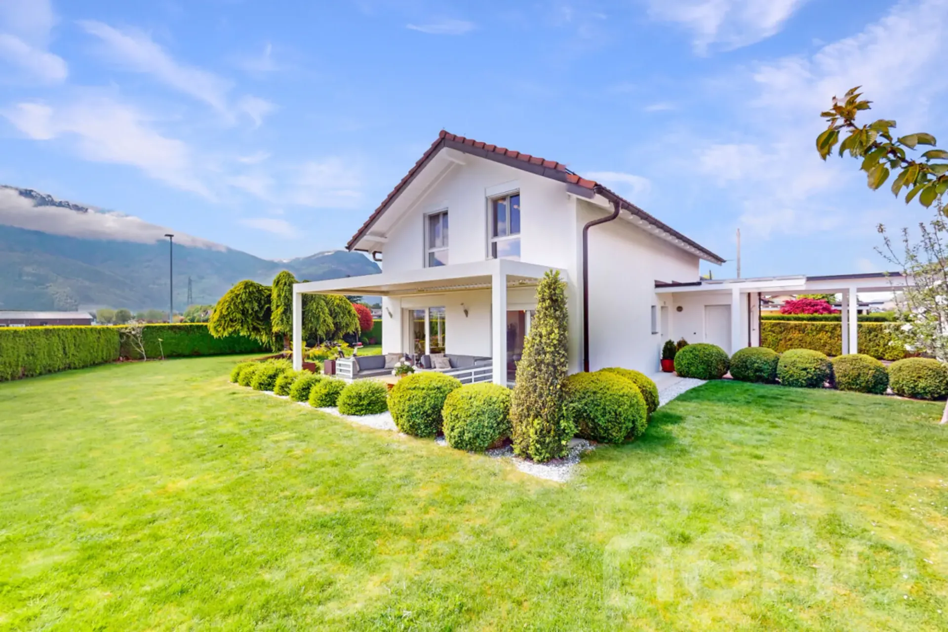 Einzigartig möbliertes Haus in Aigle mit Aussicht und großem Garten
