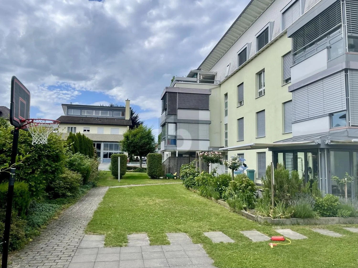 MODERNER GRUNDRISS MIT NEUER ERDSONDENHEIZUNG