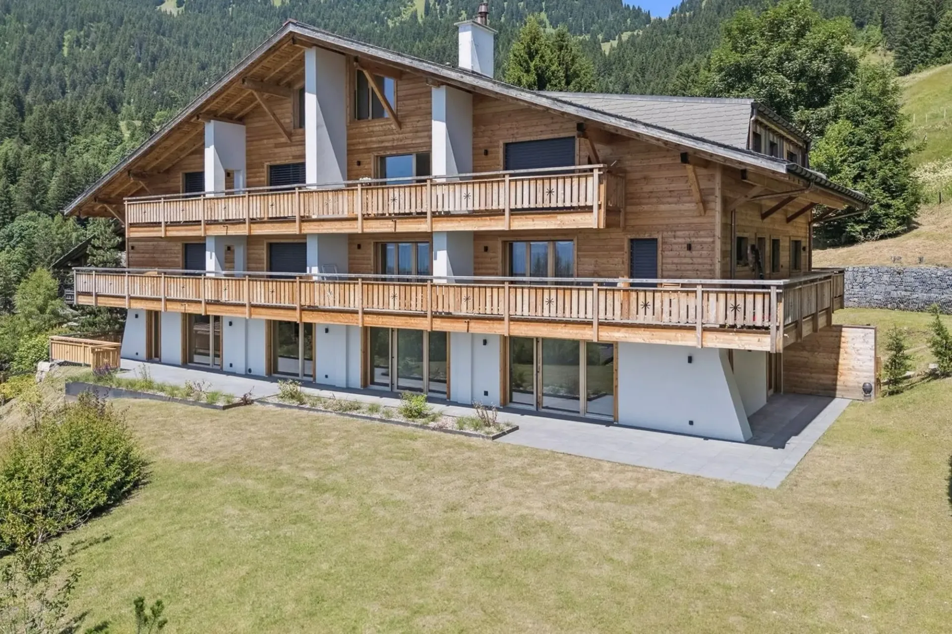Rare duplex avec jardin, ski-in & ski-out, vue sublime!