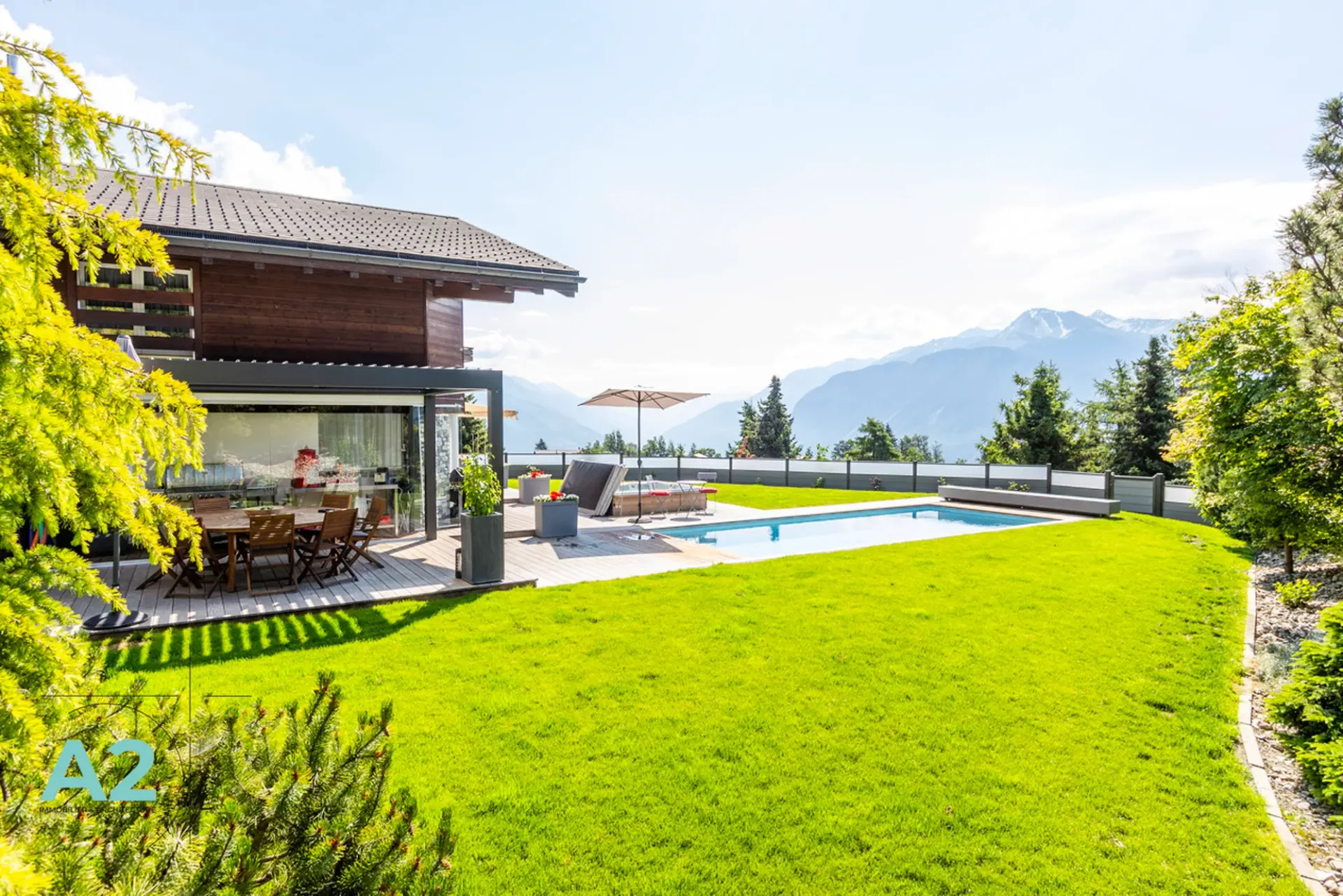 Chalet von hohem Standard mit 9 Zimmern, Außenpool und Whirlpool