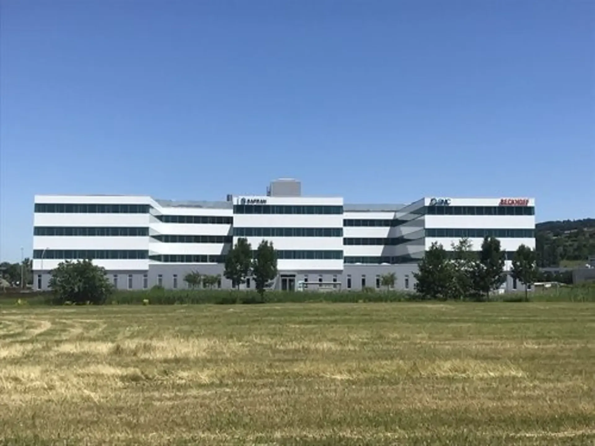Surface de bureau brute de 157m2 dans le Y-Parc