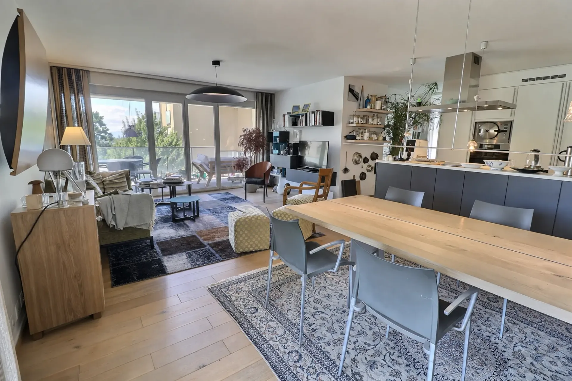 Sehr schönes Apartment in Viager mit Pool und Seeblick