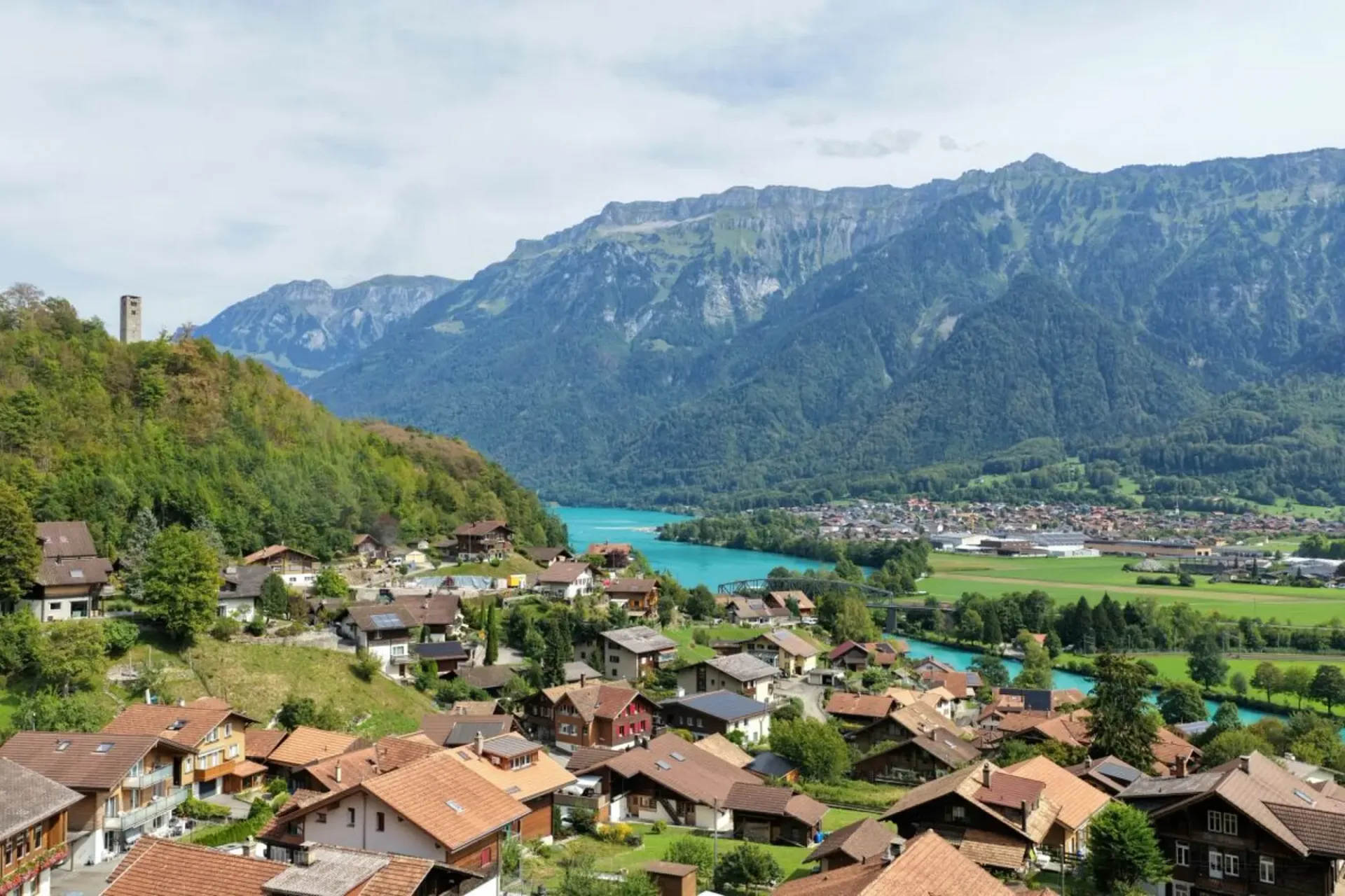 Charmantes Bijou mit herrlichem Bergpanorama auf grosszügigem Grundstück