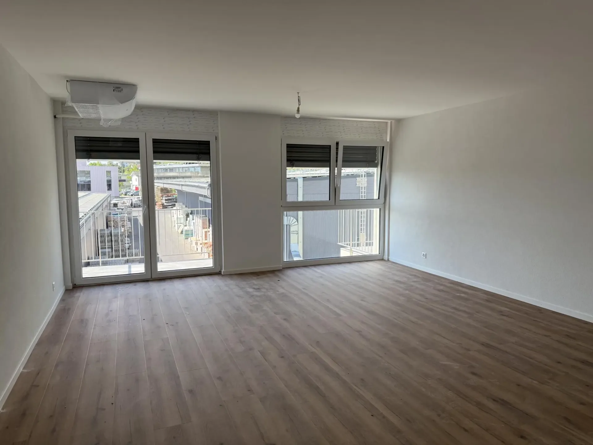 Verwaltungs-/Bürofläche mit Balkon, Einheit 20, in neuem Projekt in Echandens