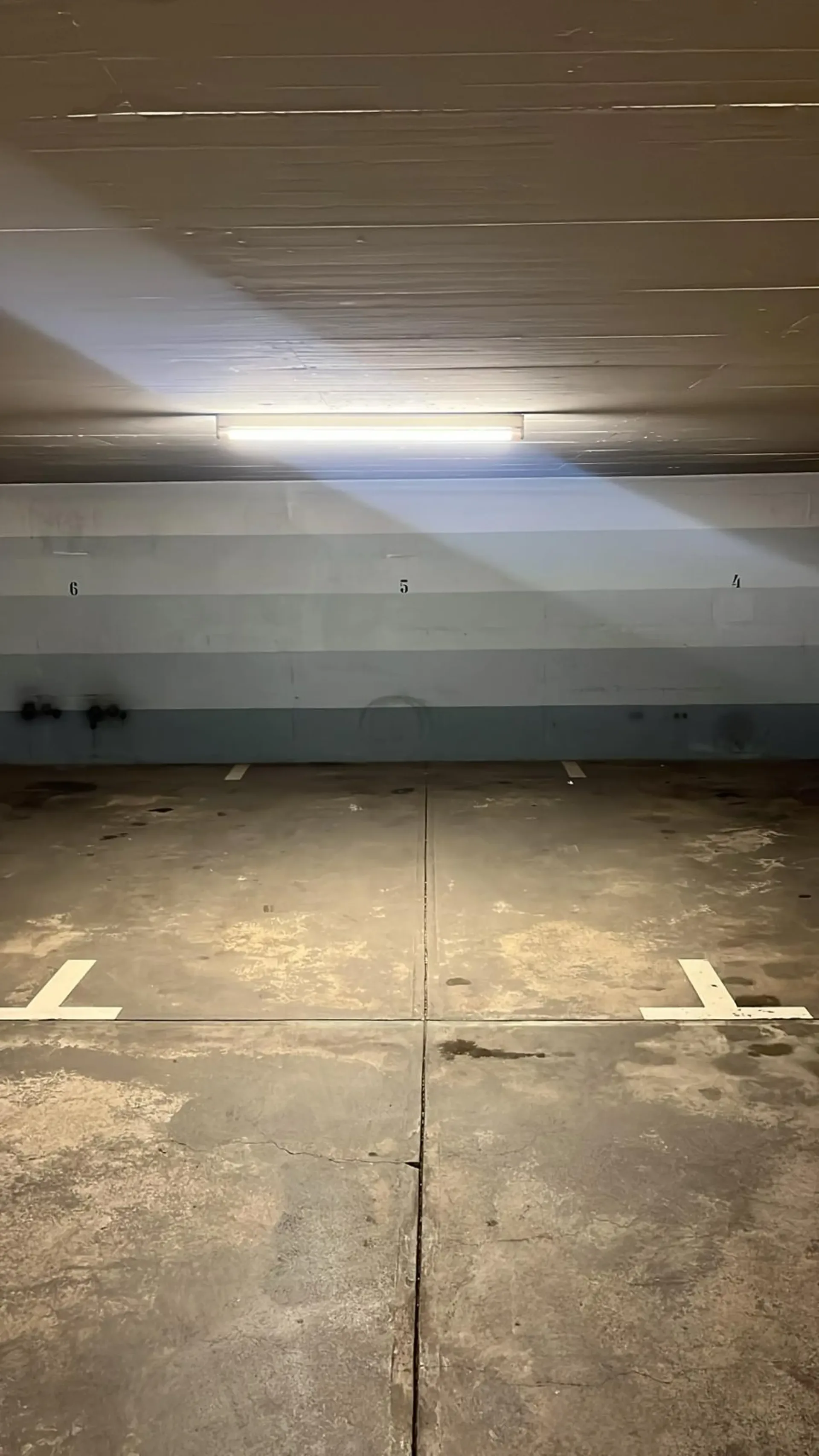 Parkplatz überdacht