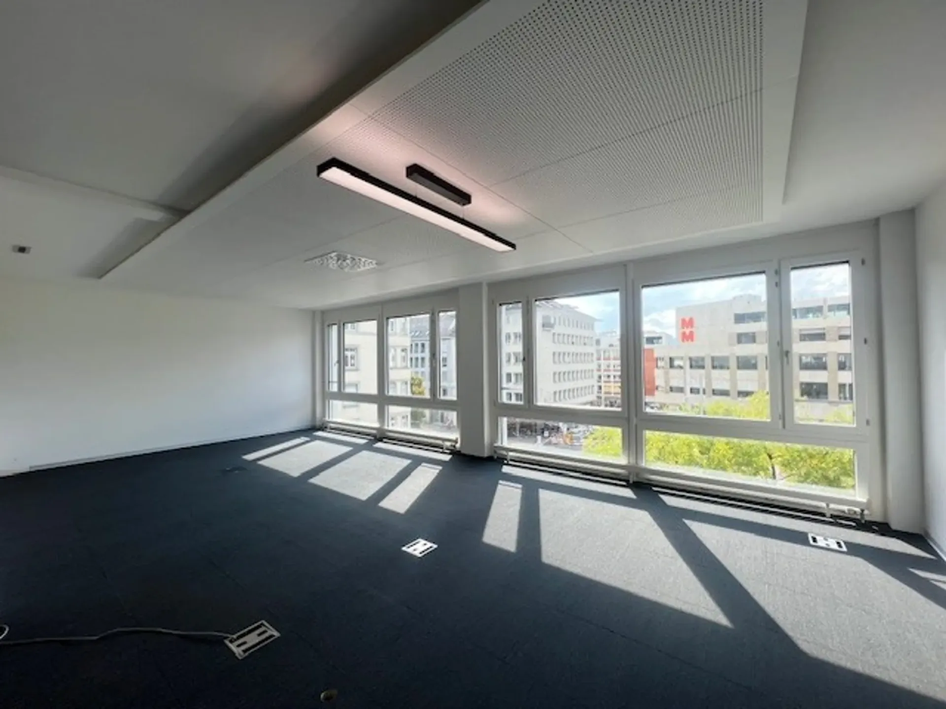 Moderne Büroräume direkt am Kreuzplatz - mit Parkplätzen
