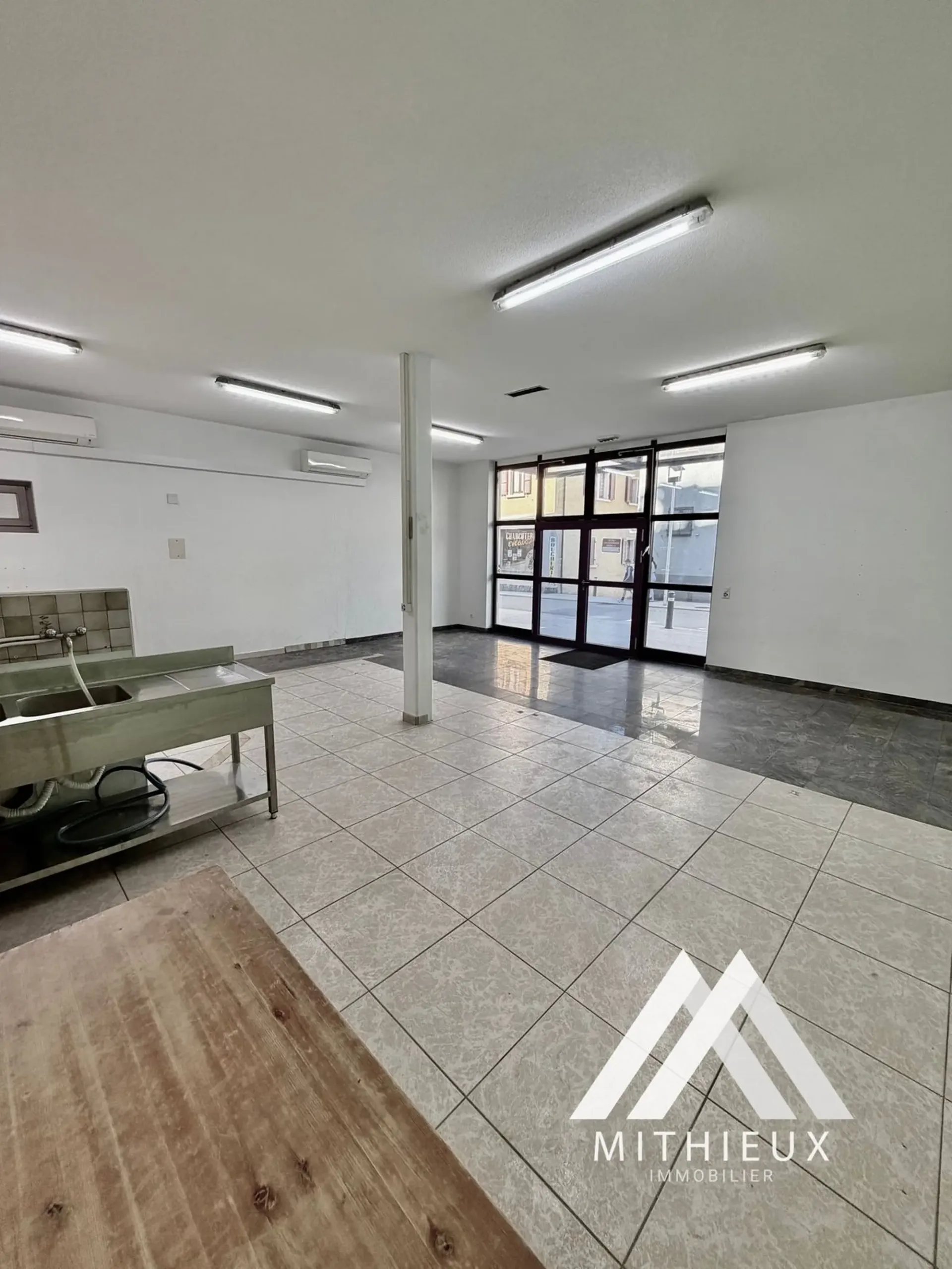 Verkaufsfläche mit Schaufenster im Herzen von Riddes