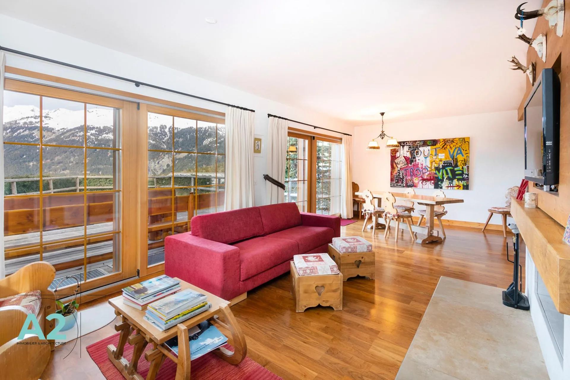 Chalet mit atemberaubendem Blick auf das Tal und die Alpen