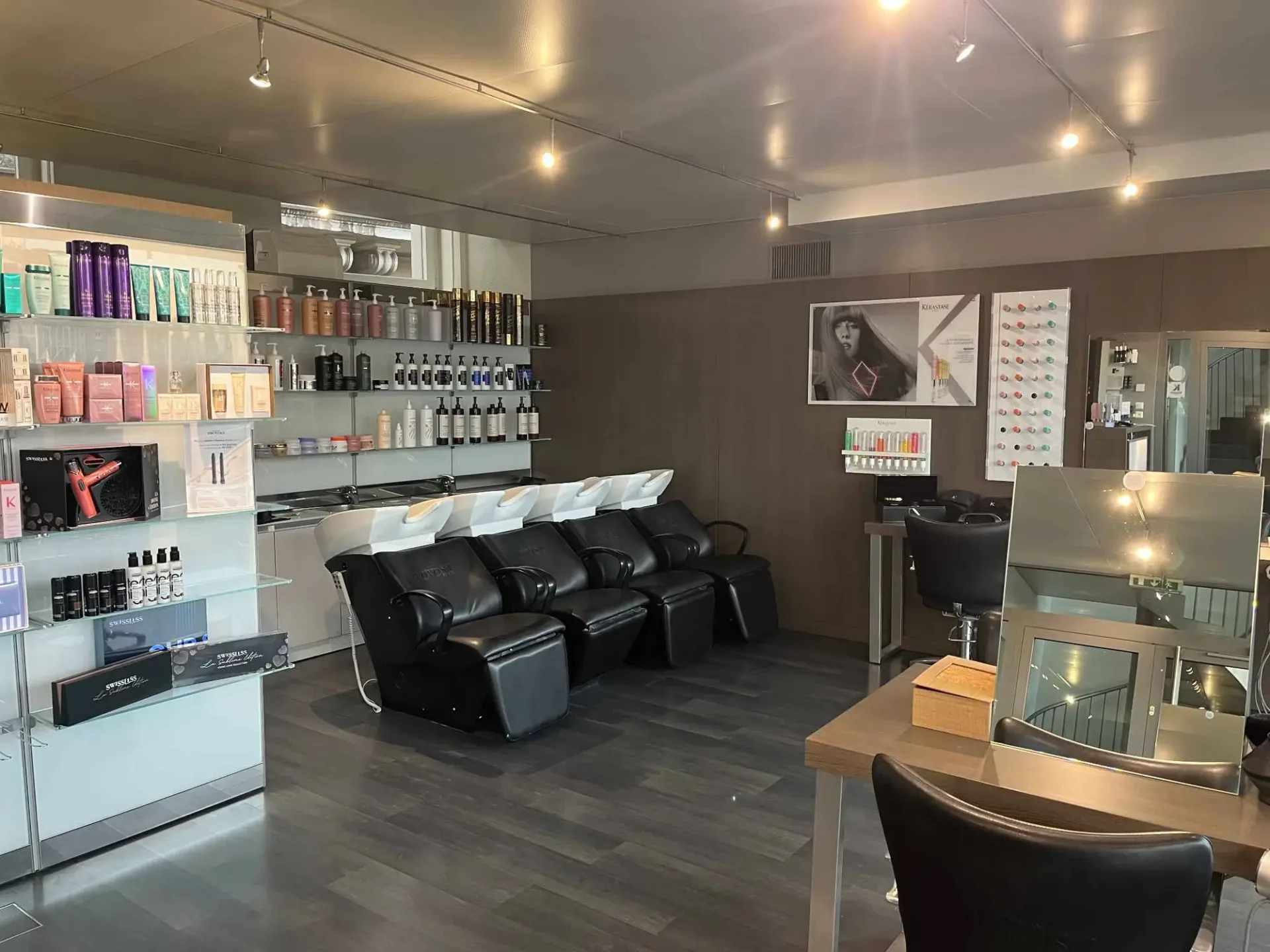 Friseursalon-Barber im Stadtzentrum mit Kathedralsblick