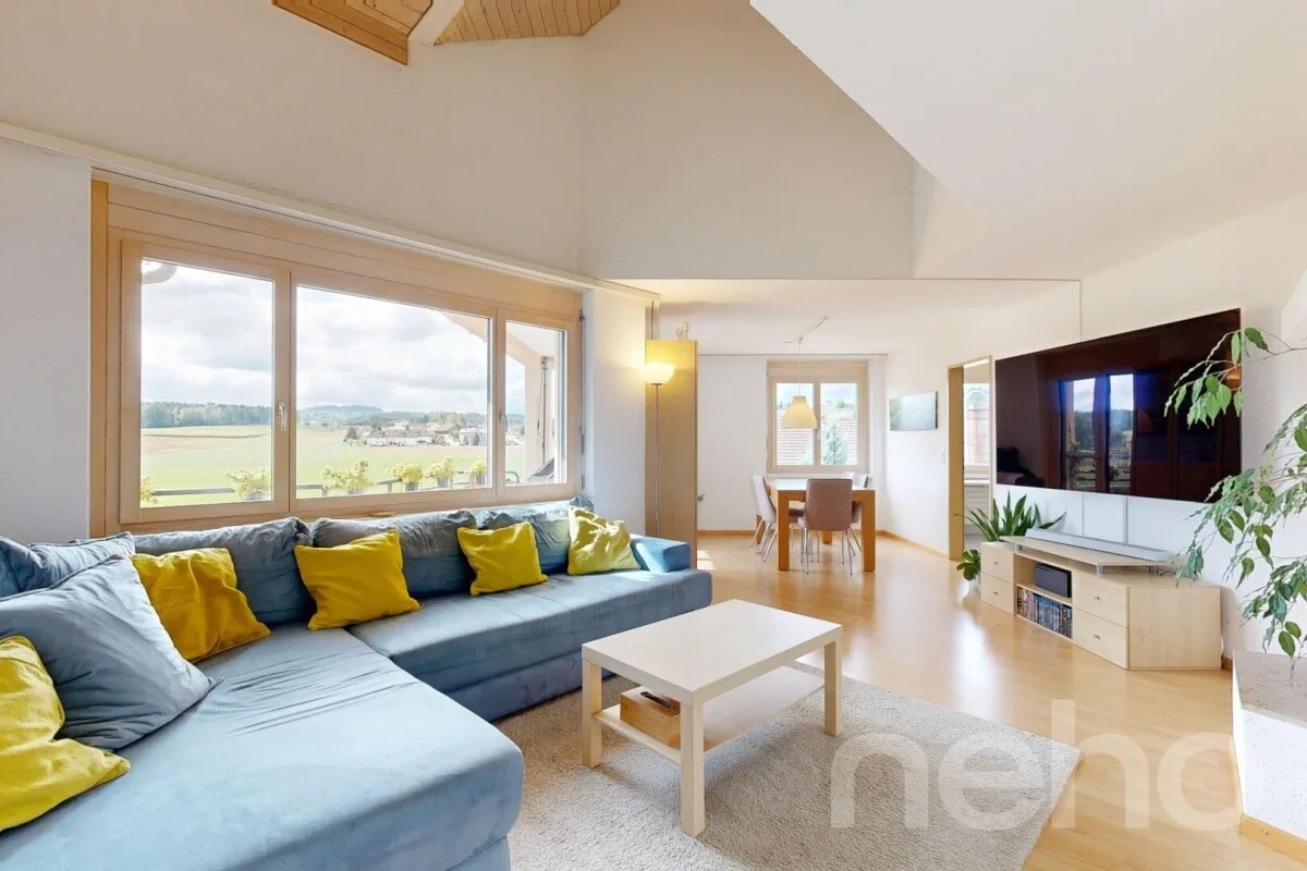 Bella appartamento-mansarda di 6,5 locali con terrazze e vista
