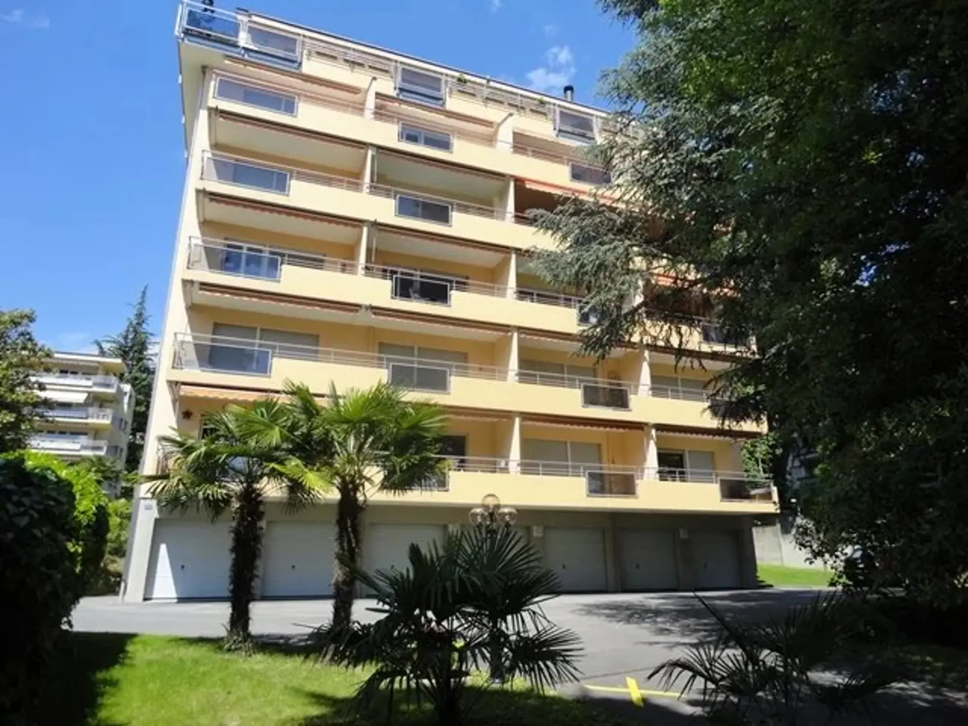 Renovierte 2-Zimmer-Wohnung im 4. Stock mit Blick auf den See