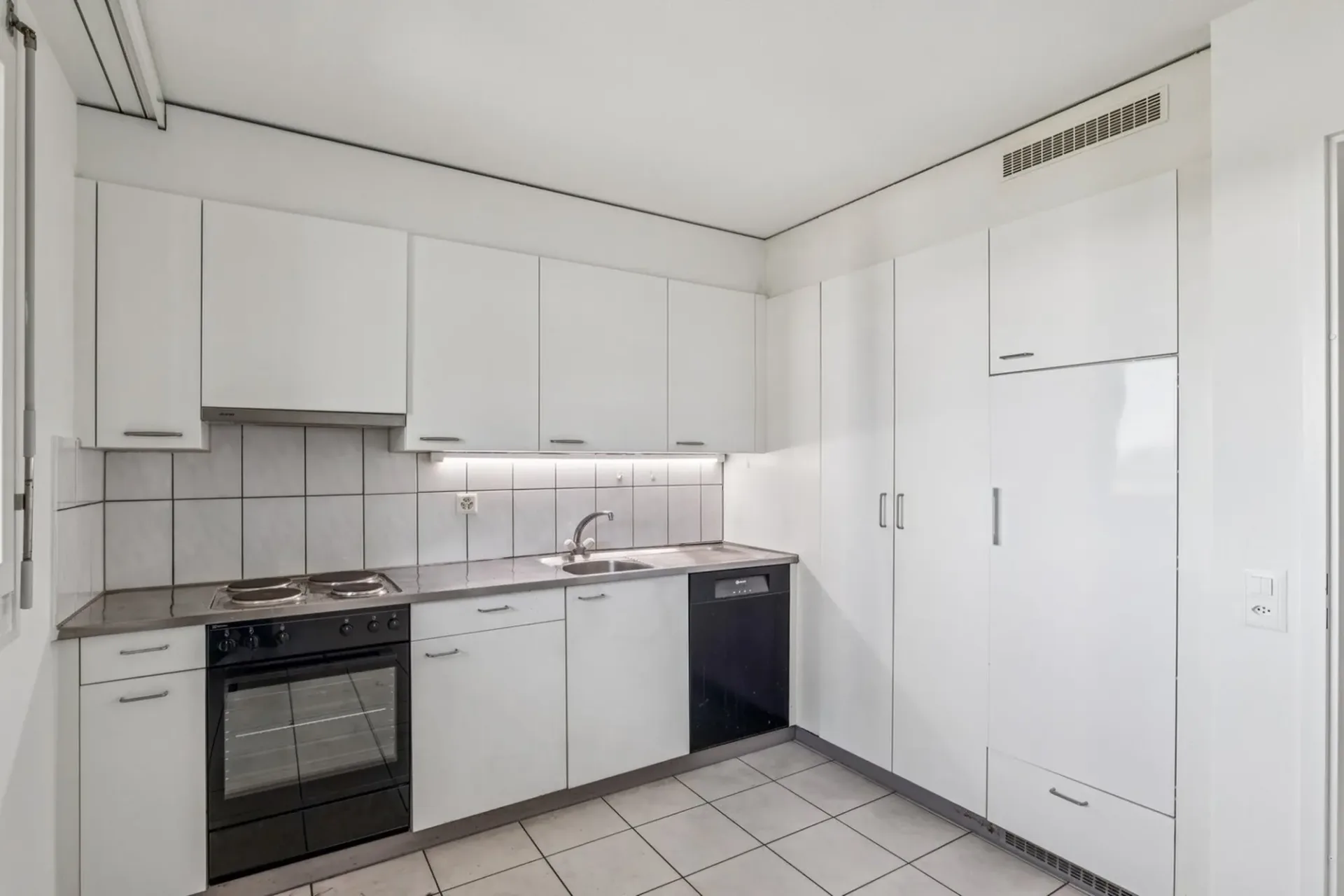 Attractive 4.5-room apartment with a view, elevator & underground parking
