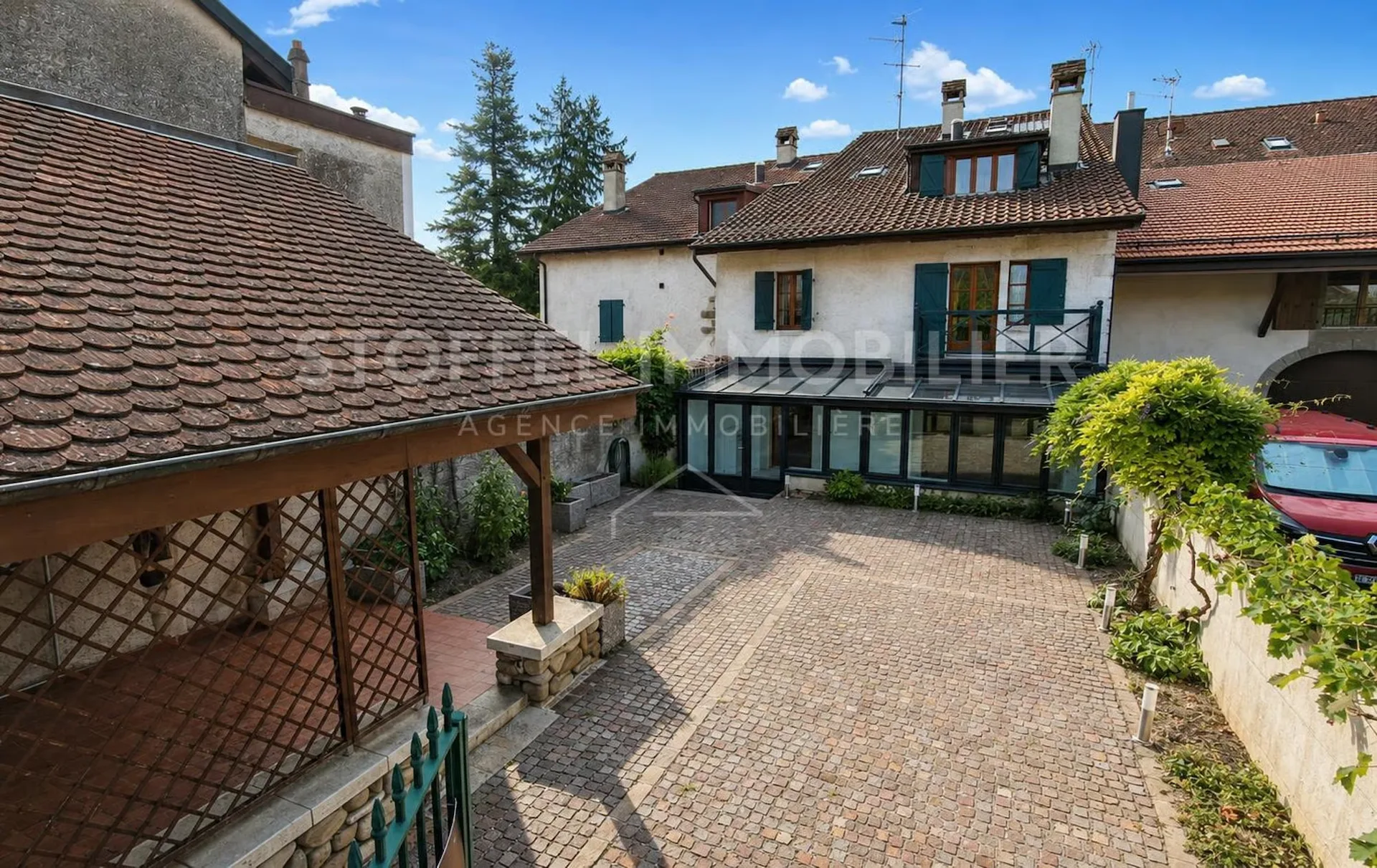 Geräumiges Dorfhaus, 5 Schlafzimmer - Co-Exklusivität