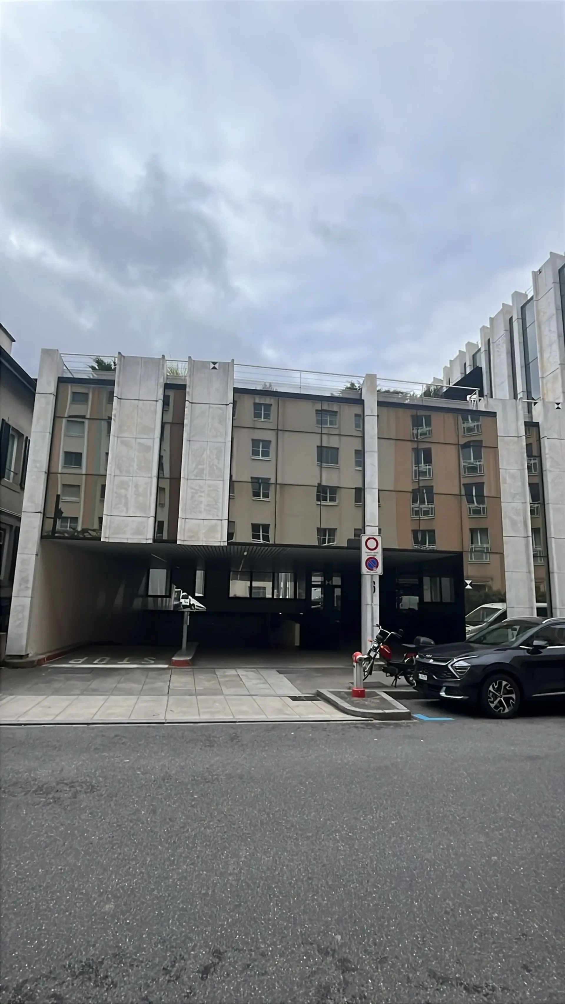 Sicherer Innenparkplatz
