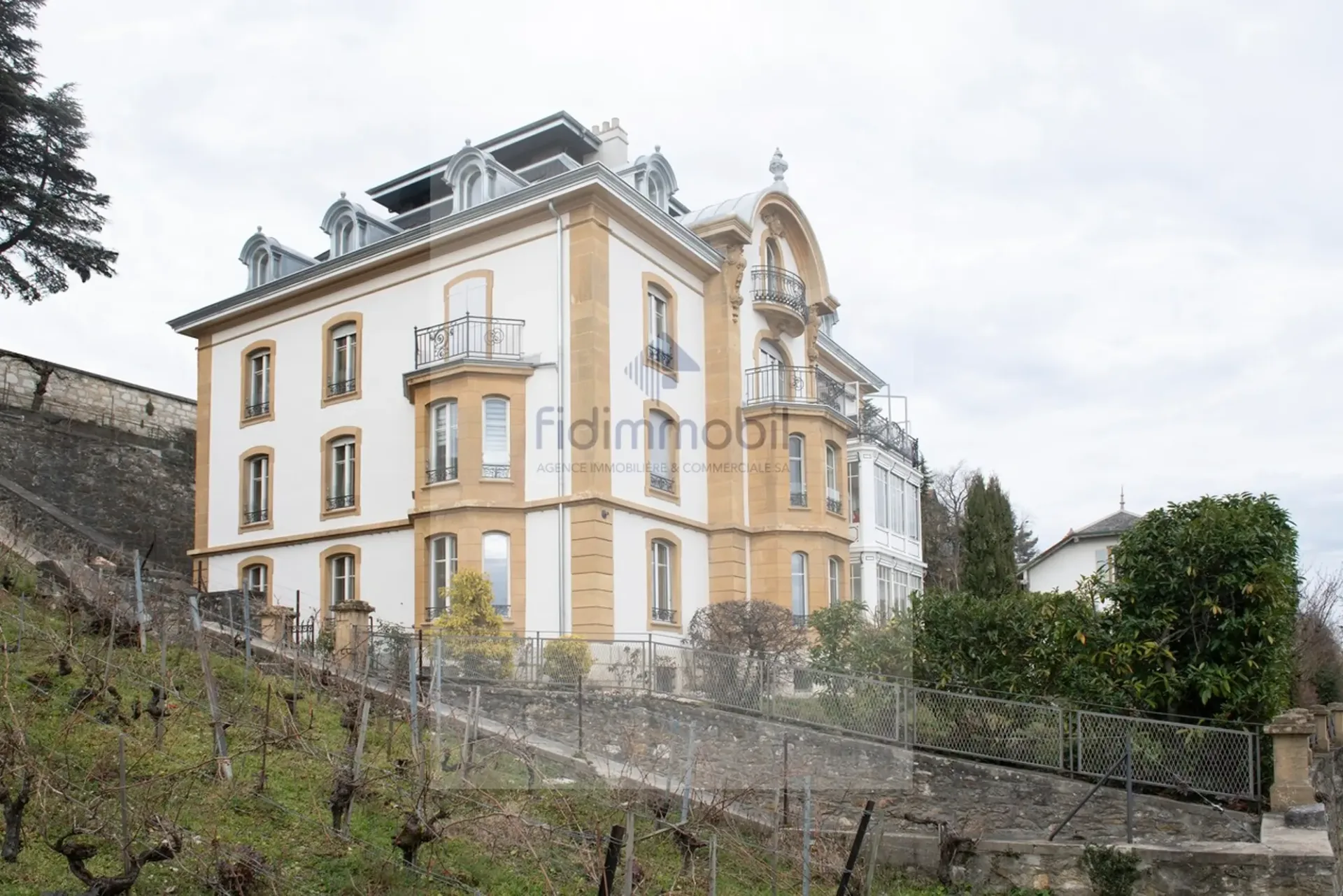 Dans maison de maître début XXème, bel appartement avec cachet.