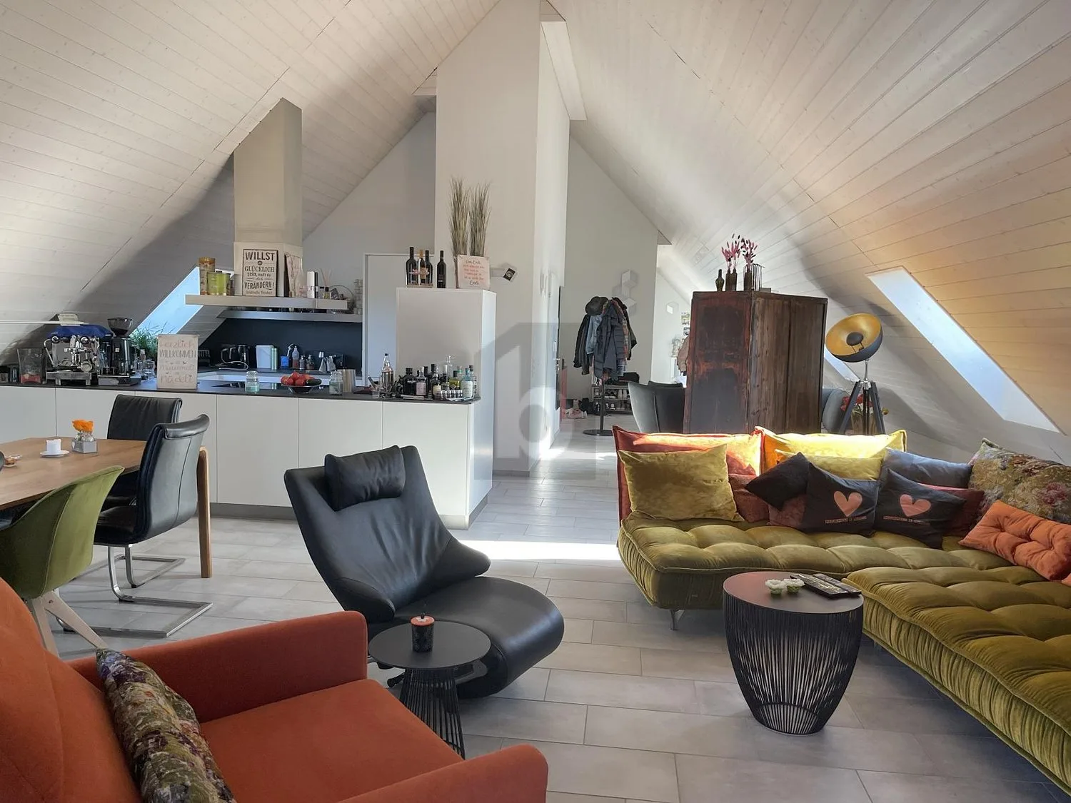 HABITAT DE LUXE AVEC CARACTÈRE LOFT ET ACCÈS ASCENSEUR