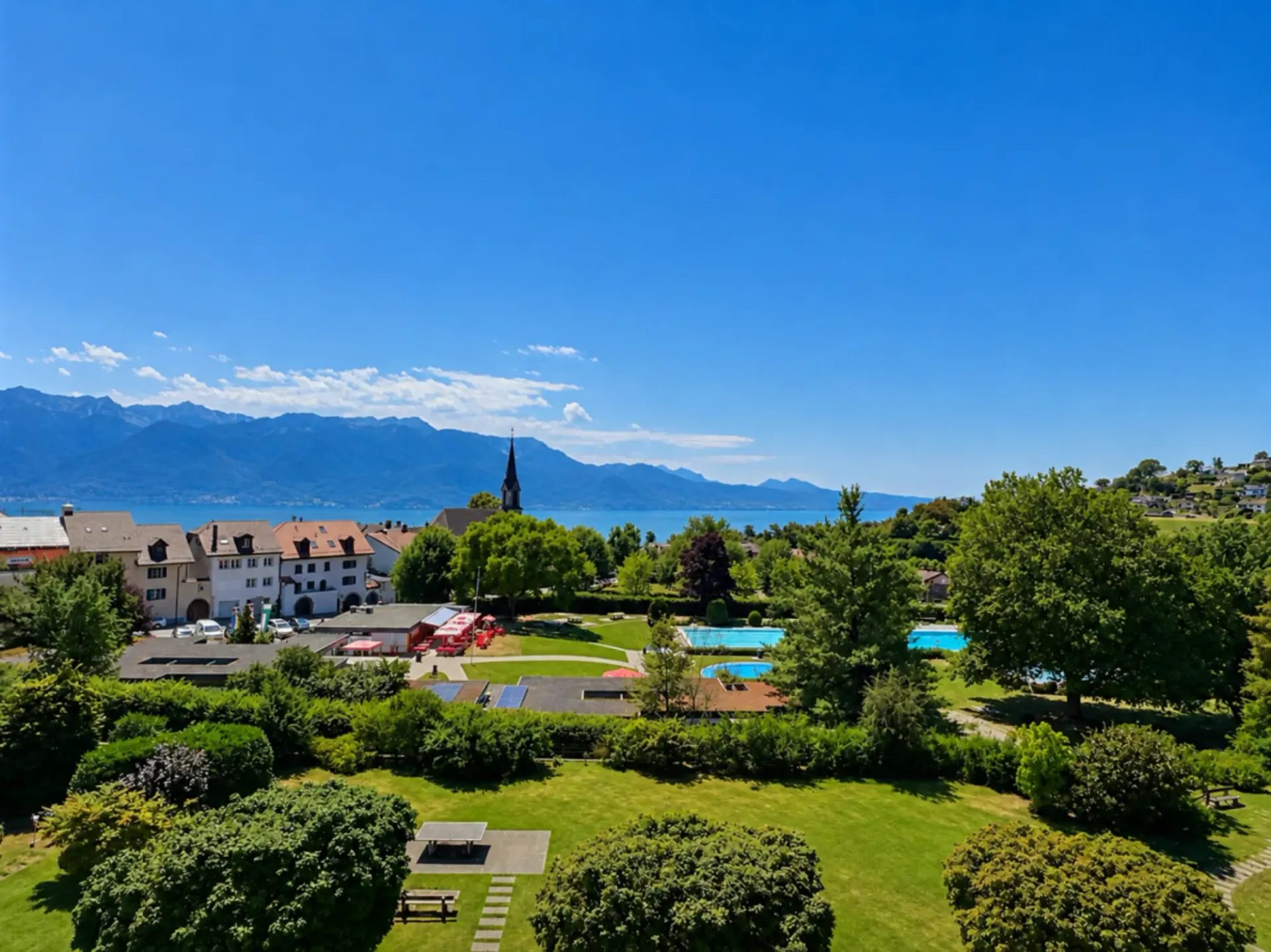 Ampio appartamento di 4,5 locali con vista panoramica sul lago e le montagne