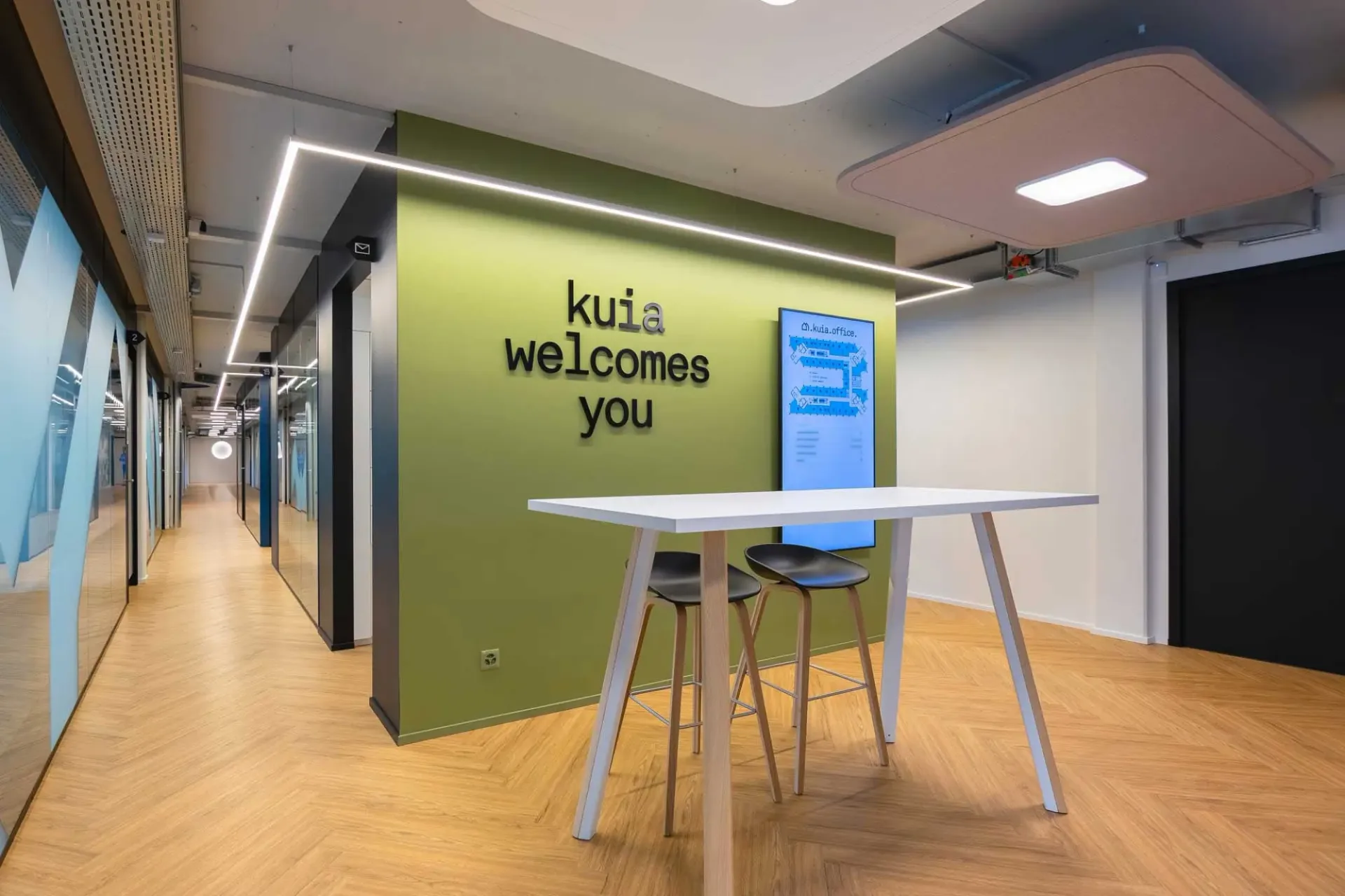 Arbeiten im Team, groß denken - Gestalten Sie Ihr Büro nach Ihren Wünschen - wir übernehmen den Rest