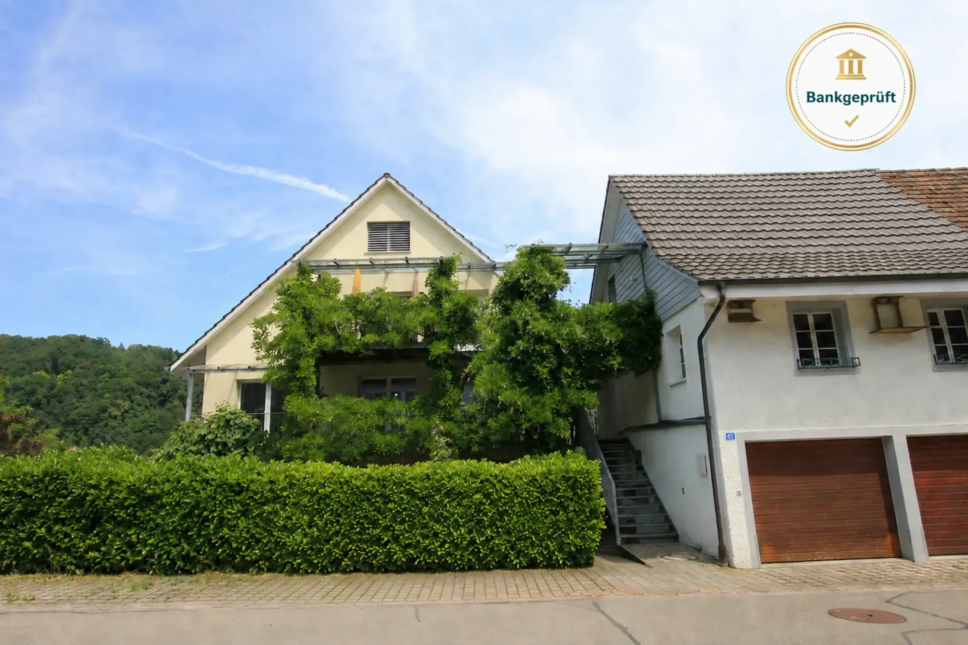 Bright 4½-room apartment with beautiful views of the Rhine - bank-checked