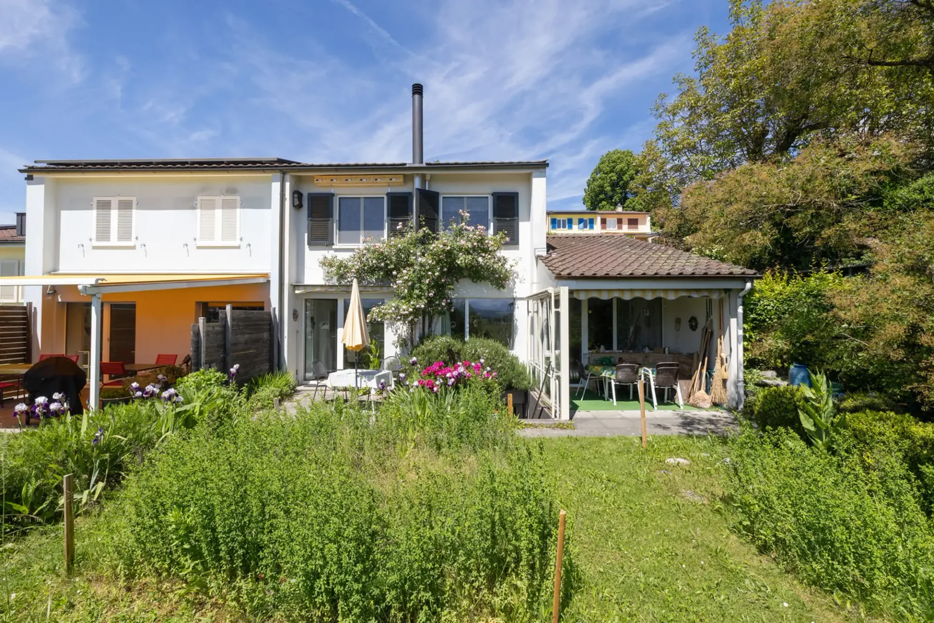 Charming semi-detached house with garden oasis and far-reaching views