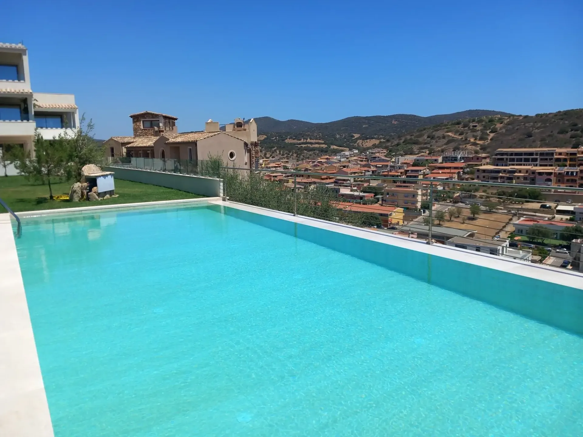Luxuriöse 4.5-Zimmer-Penthouse-Wohnung mit Meerblick in Villasimius