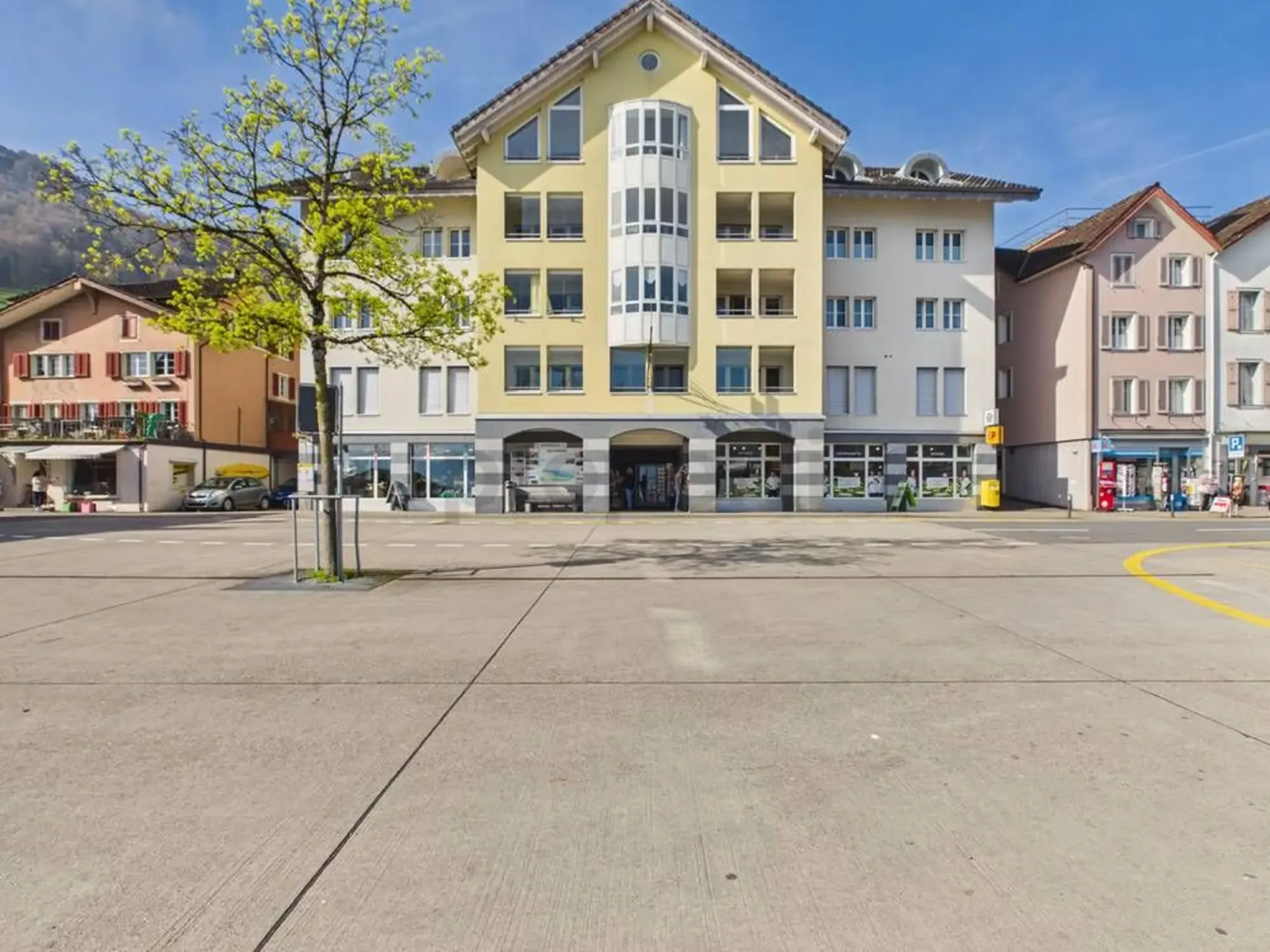 Attraktive Anlageimmobilie an bester Lage in Beckenried - Gewerbefläche mit Seesicht