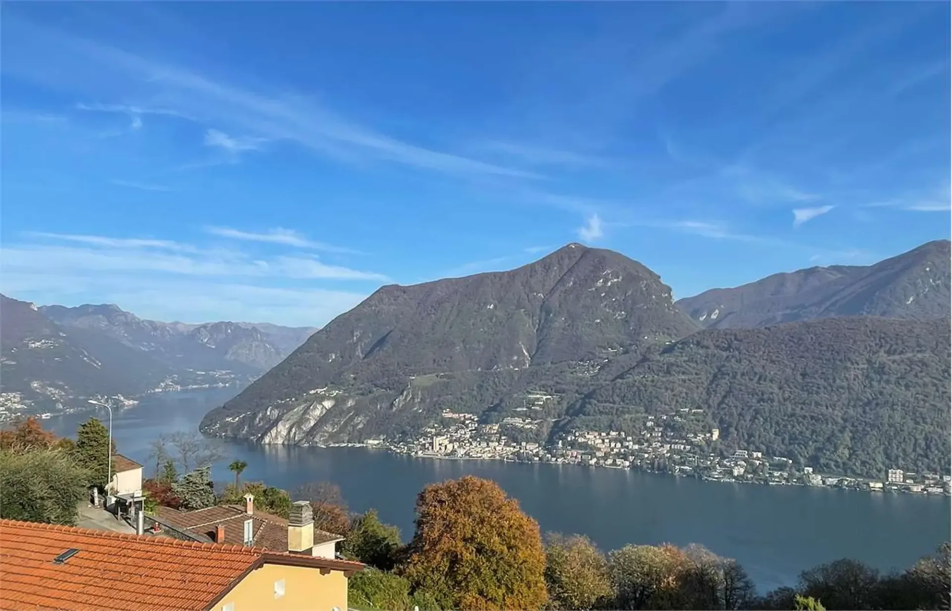 Haus mit zwei Wohneinheiten und atemberaubendem Seeblick in Carona