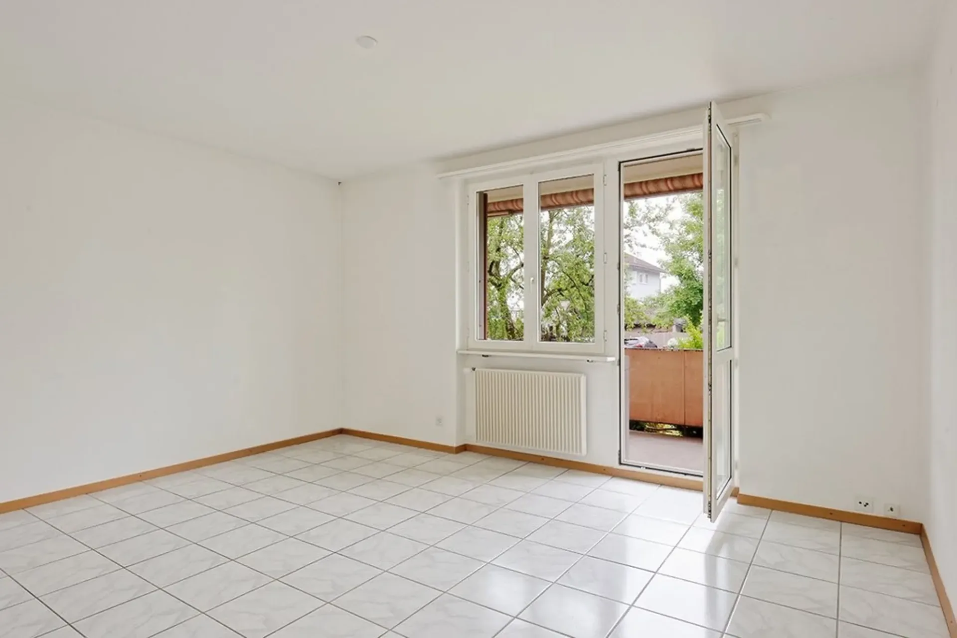 Teilsanierte 2-Zimmer Wohnung mit Charme