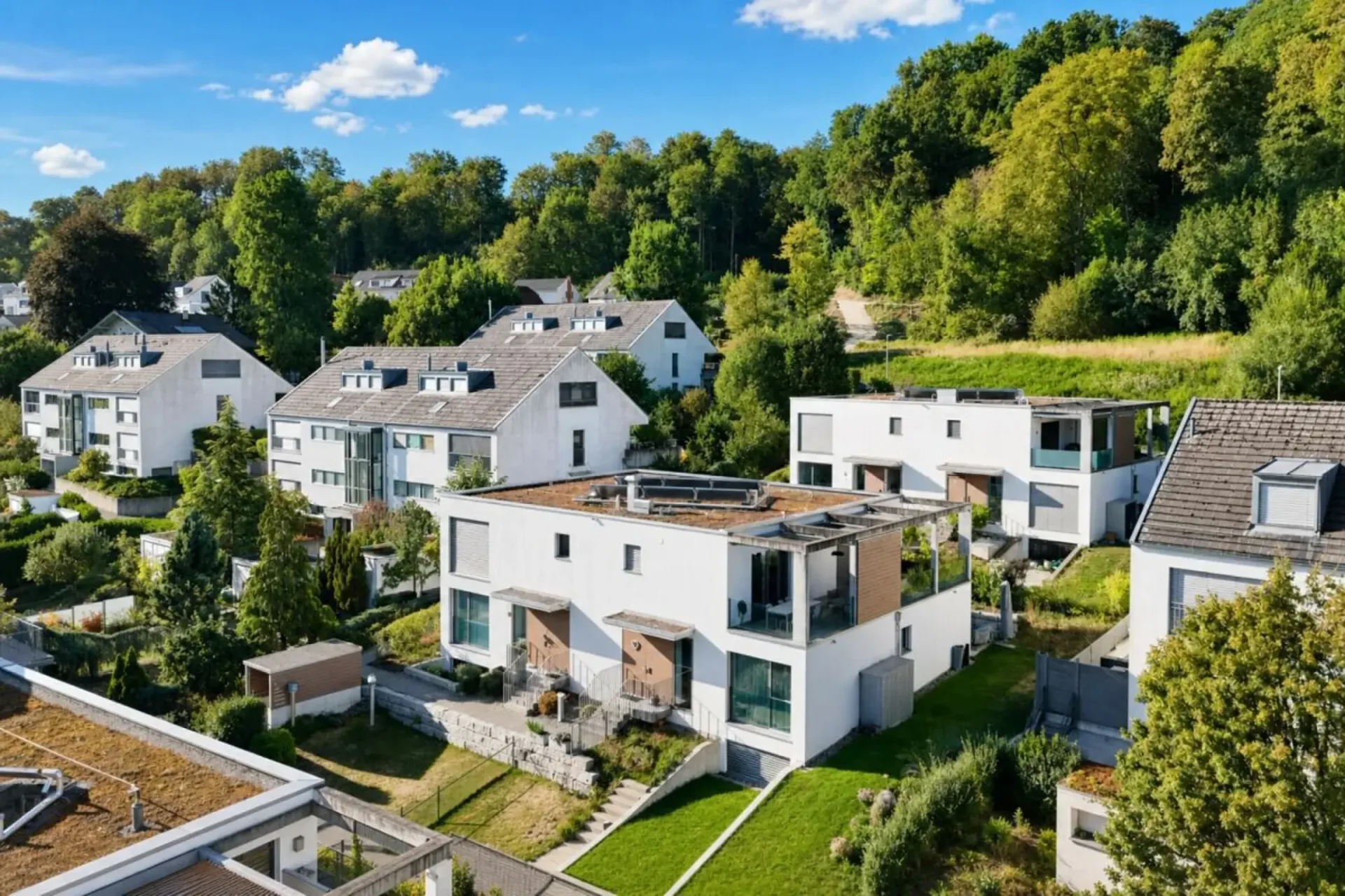 moderne Eigentumswohnung an top Lage mit zwei Einstellhallenplätzen