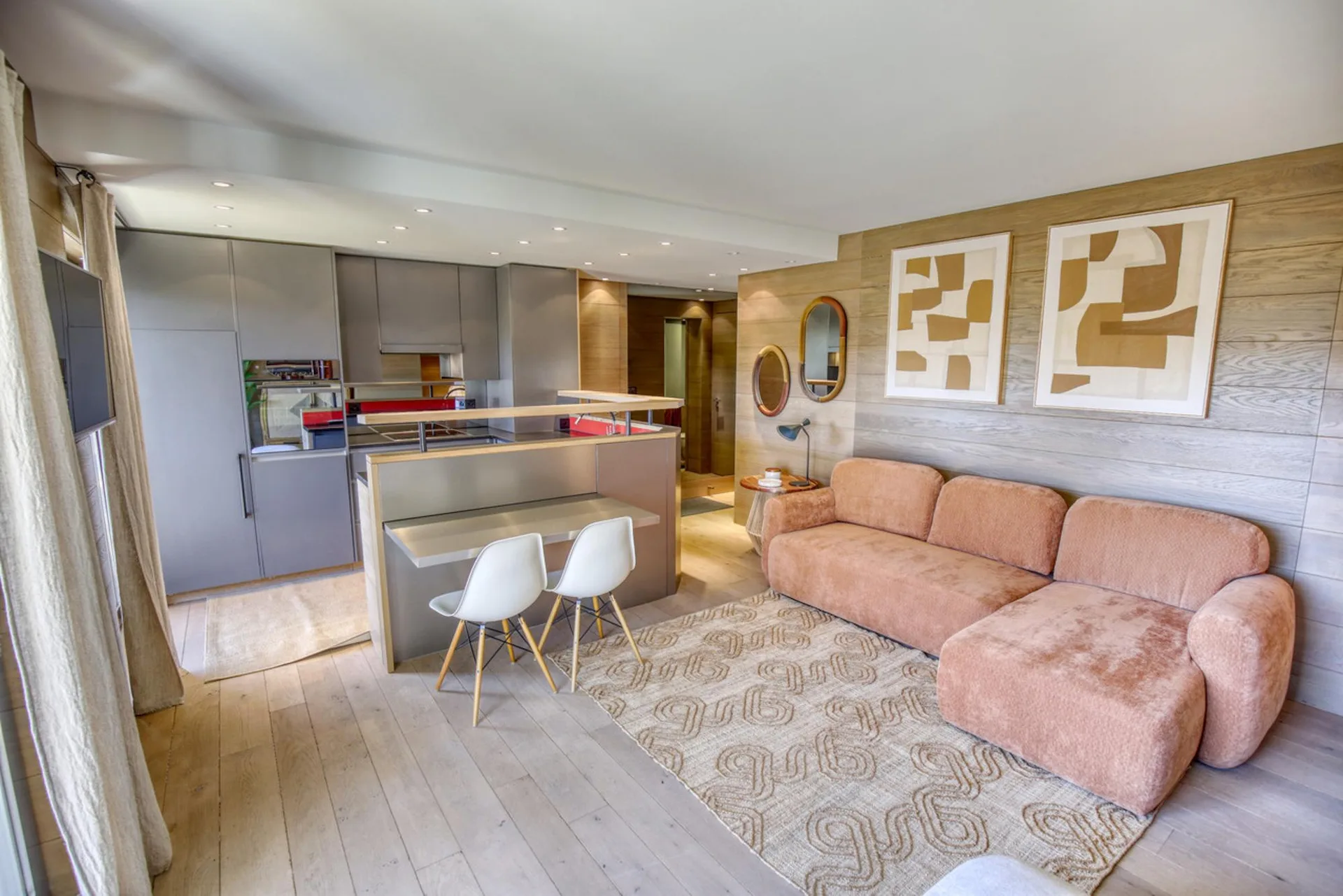 2,5 Zimmer von hohem Standard mit Kamin - 62 m² renoviert und großer Balkon!
