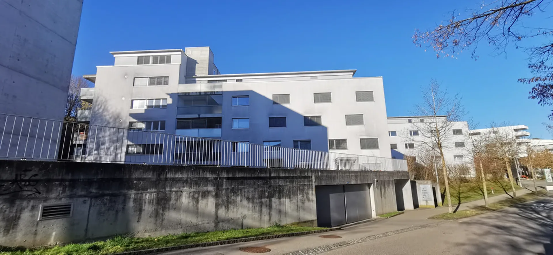 Einstellhallenplatz per sofort verfügbar