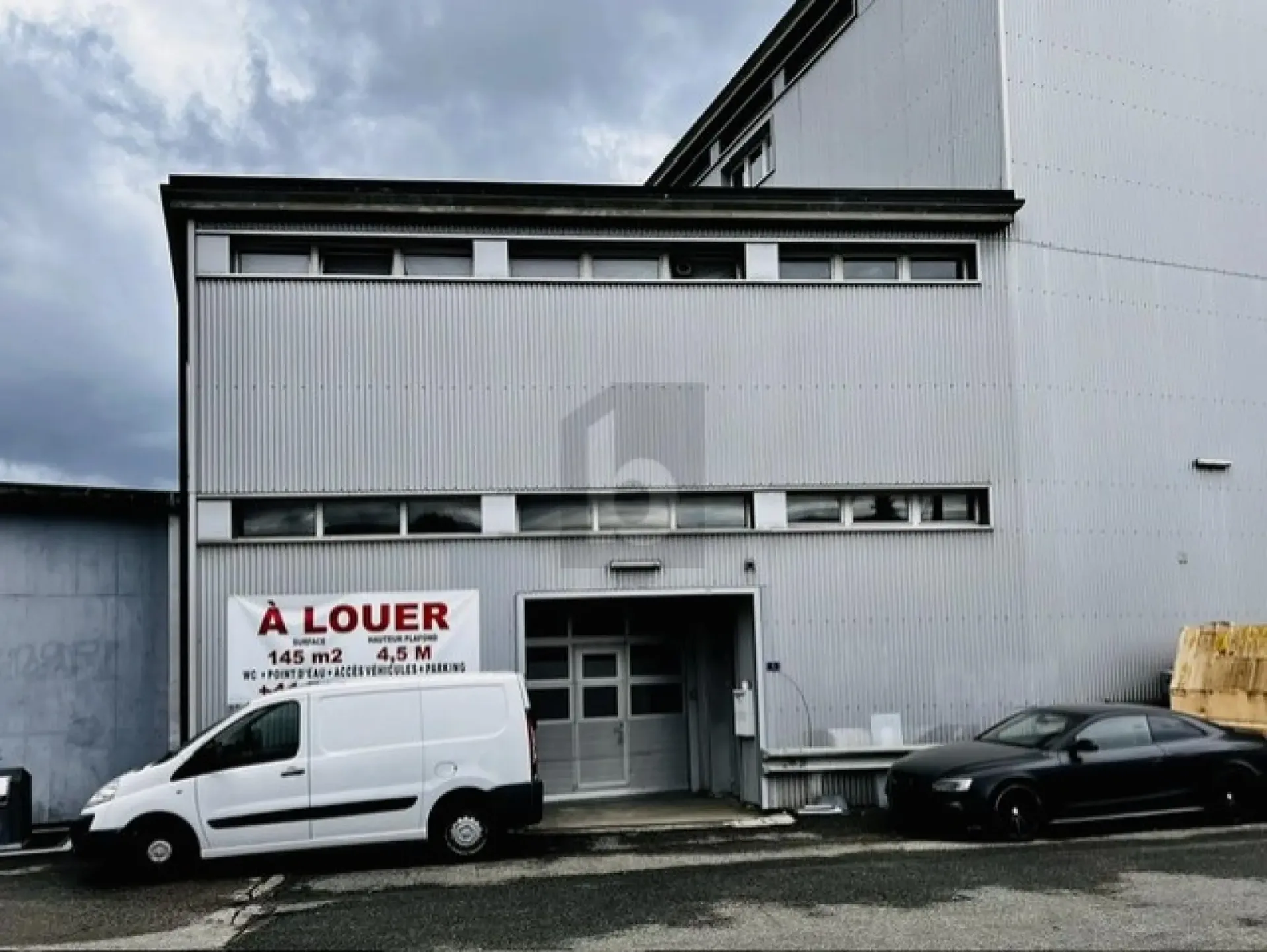 LOCAL INDUSTRIALE MOLTO BELLO PER ARTIGIANATO