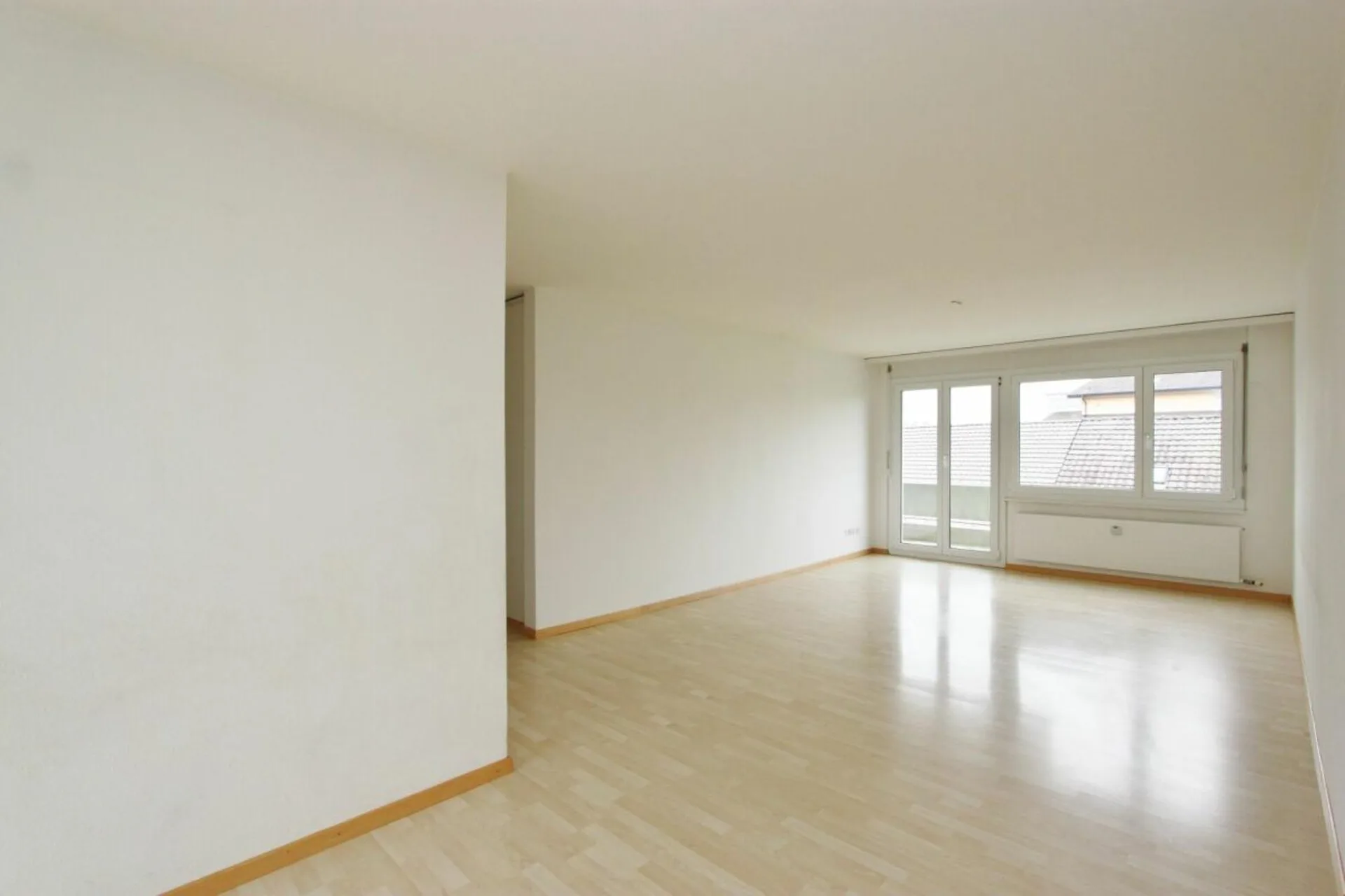 Sunny, bright apartment in a beautiful neighborhood