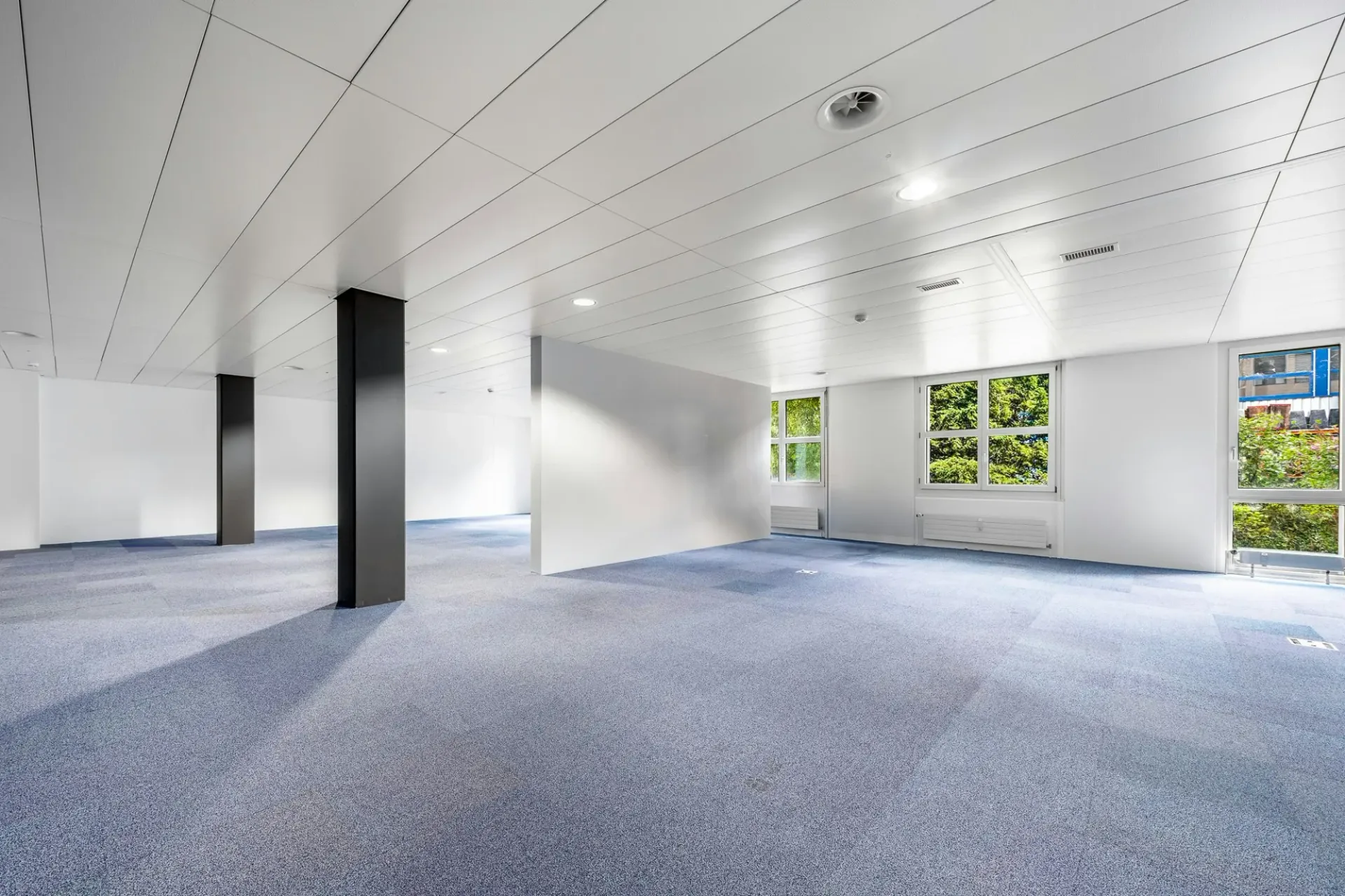 PLAZA | Helle Bürofläche im obersten Stockwerk