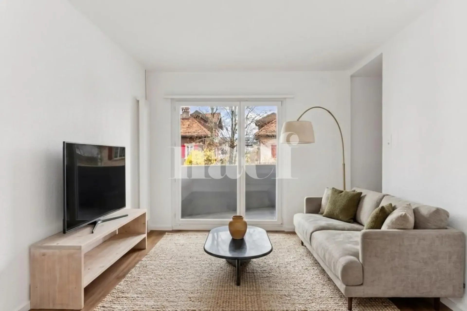 2-room apartment completely renovated with balcony on the ground floor