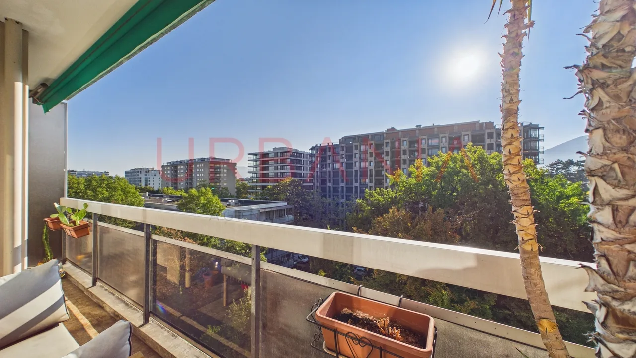 Lumieux appartement de 4 pièces en étage élevé au coeur de Champel