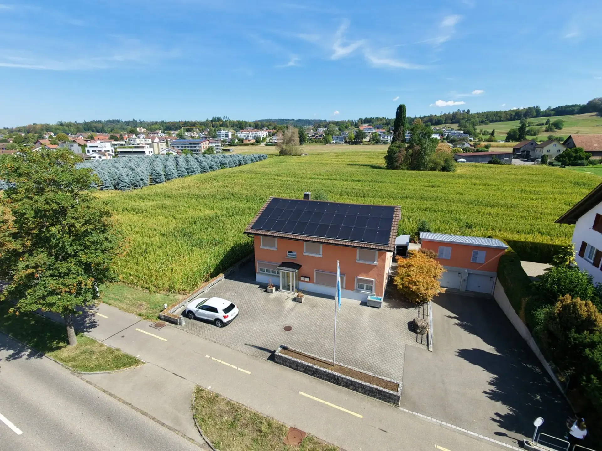 Zweifamilienhaus mit grosszügigem Umschwung in Pfäffikon ZH