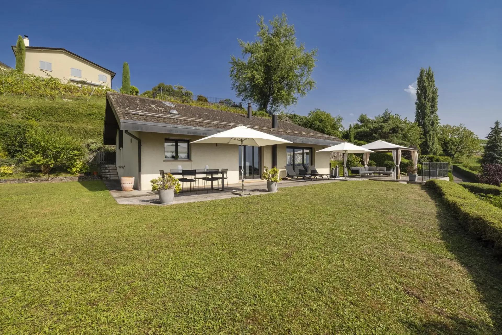 Schöne individuelle Villa mit hübschem Seeblick