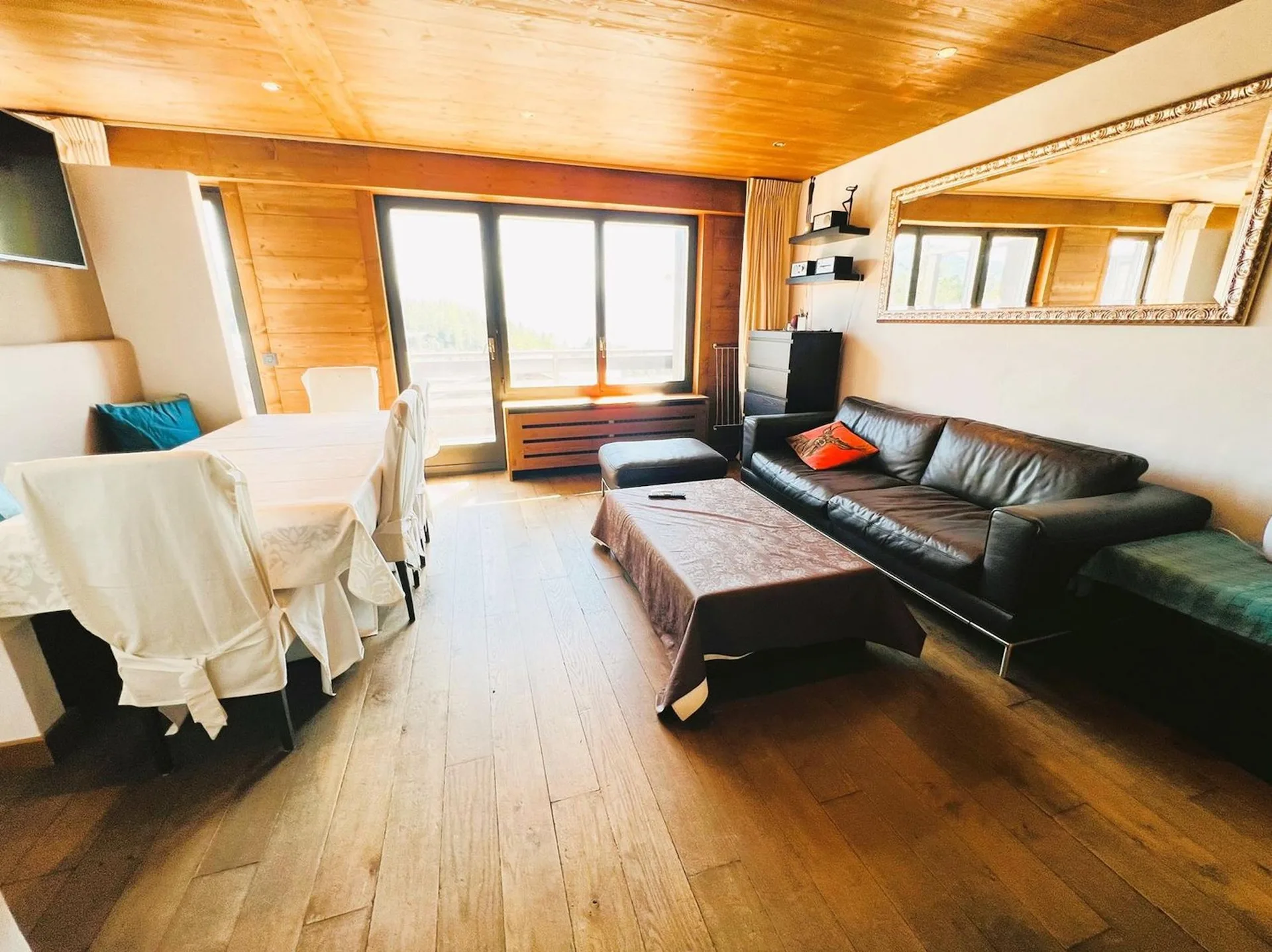 Prächtiges 2.5-Zimmer-Wohnung renoviert - Geräumig und hell - Gut gelegen - Außergewöhnliche Aussicht